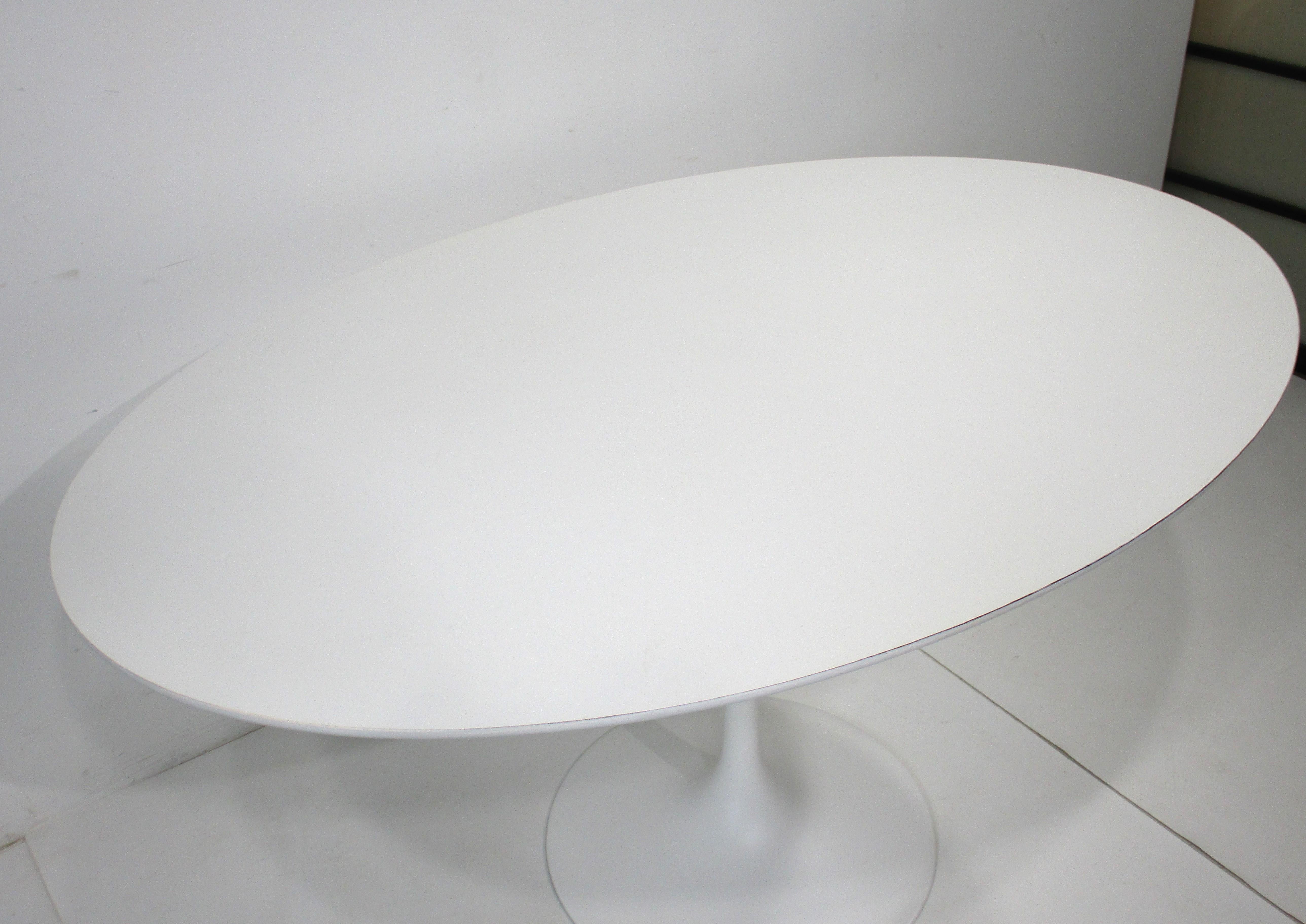 Metal Eero Saarinen Small Oval Tulip Dining Table or Desk for Knoll