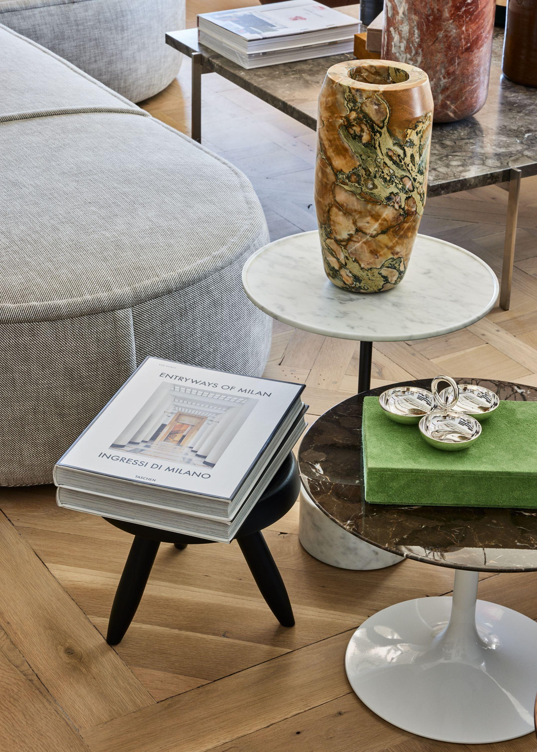 Der Name Knoll ist seit langem ein Synonym für bahnbrechende moderne Möbelkollektionen und Kollaborationen mit einigen der berühmtesten Architekten und Designer der Welt, darunter die ikonischen Designs von Eero Saarinen, Marcel Breuer, Warren