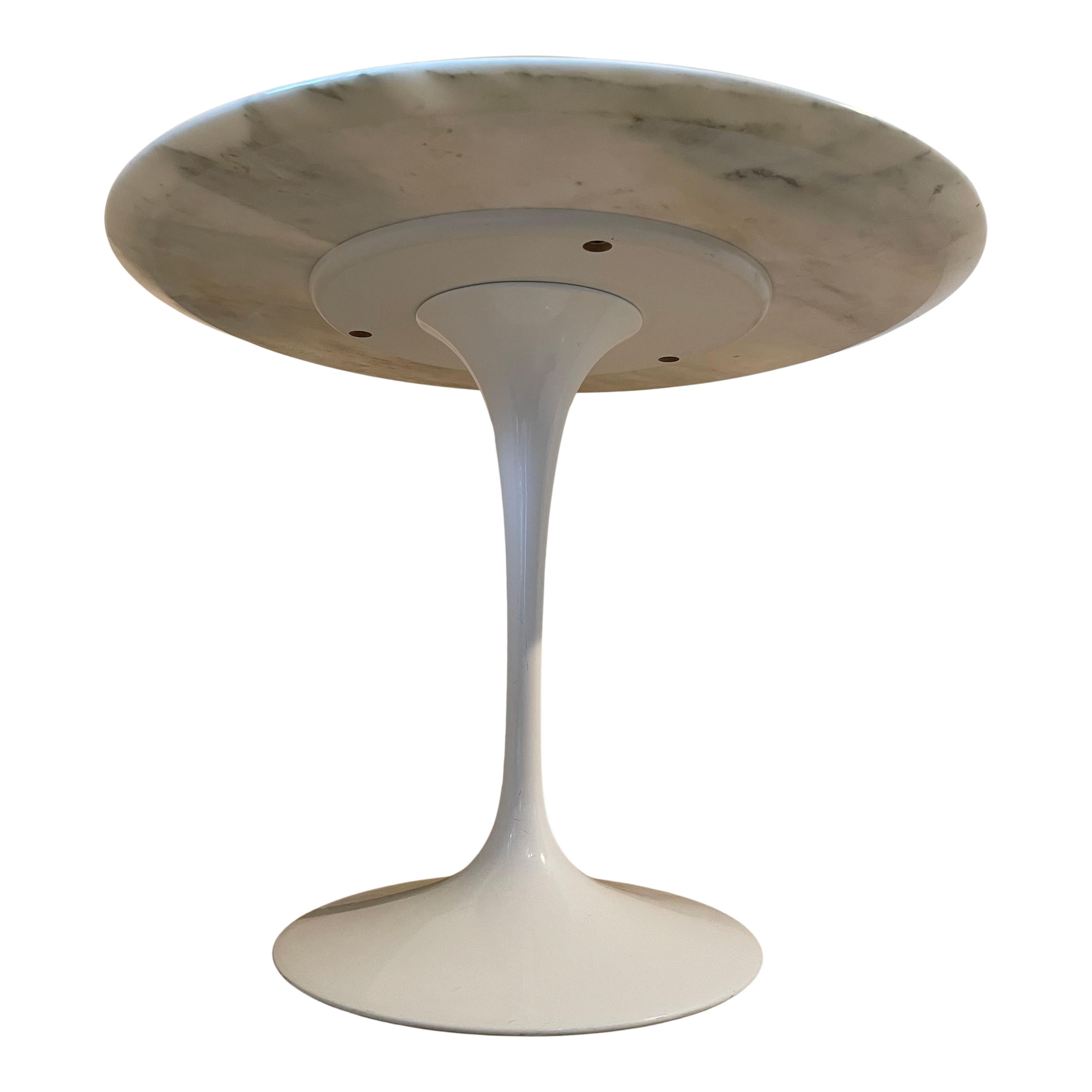 Italian Eero Saarinen Space Age White Carrara Marble Tulip Table for Knoll, 1967 For Sale
