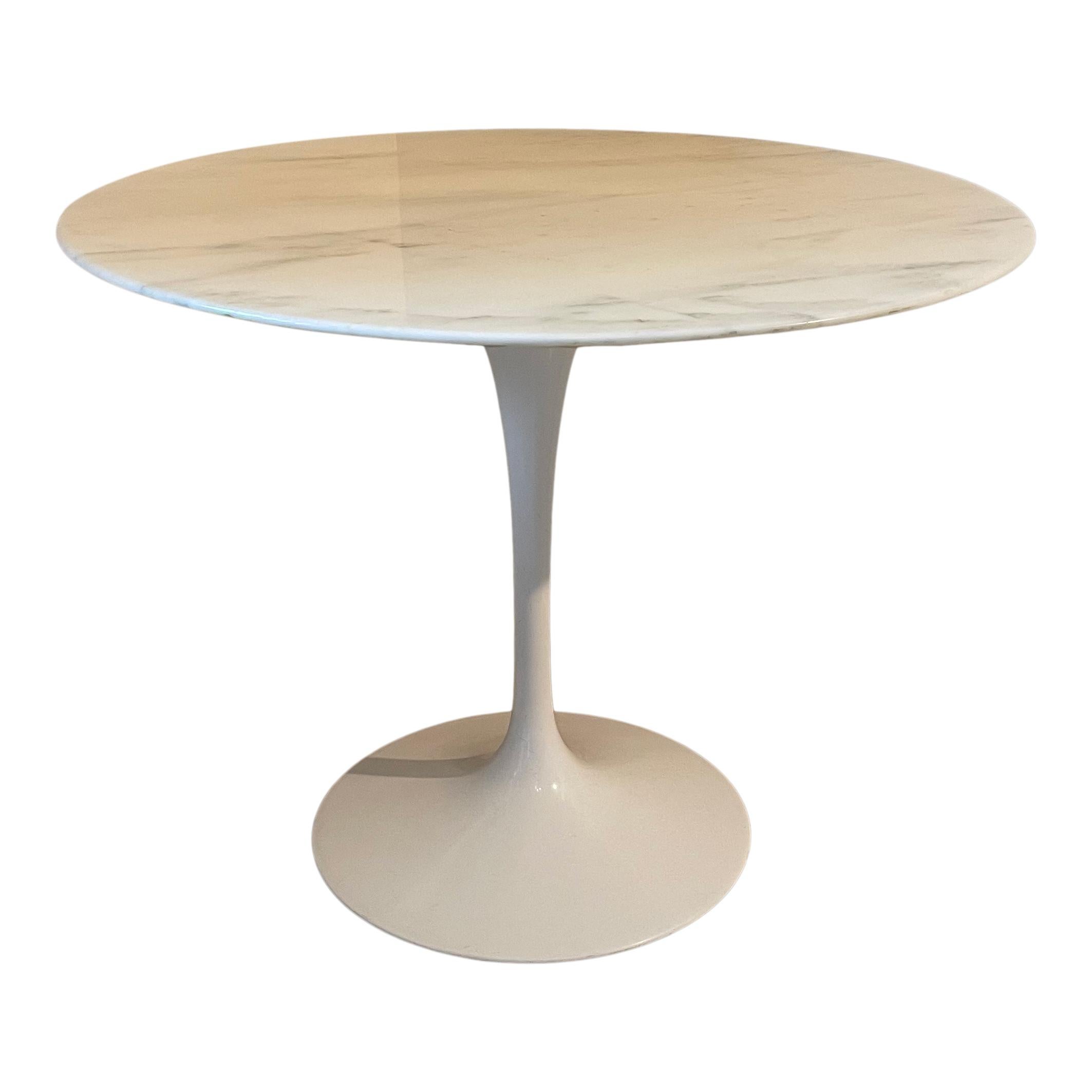 Mesa tulipán de mármol de carrara blanco de la era espacial de Eero Saarinen para Knoll, 1967 Era espacial en venta