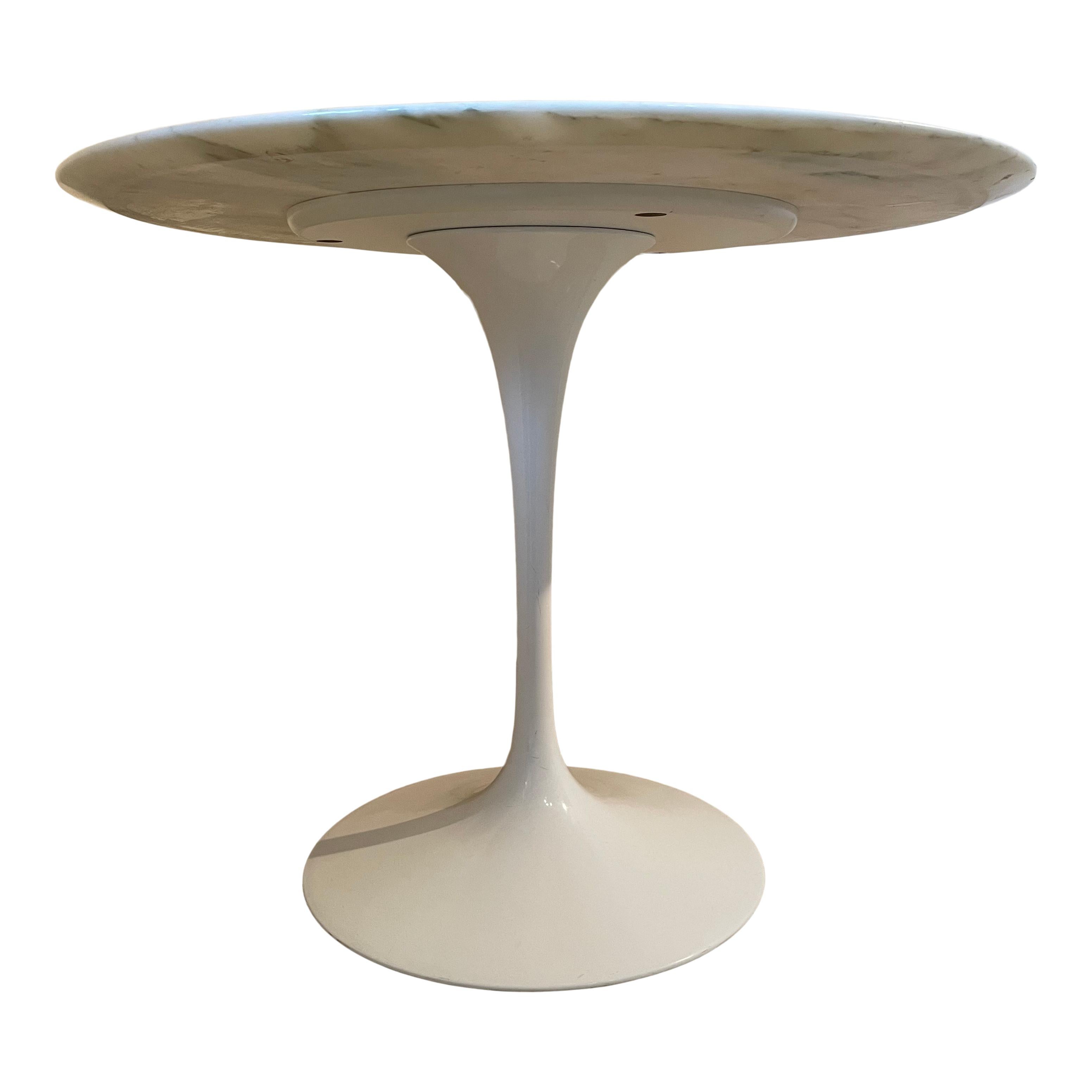 Lacquered Eero Saarinen Space Age White Carrara Marble Tulip Table for Knoll, 1967 For Sale