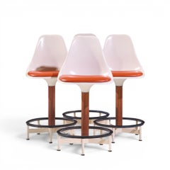 Sgabelli da bar in noce e fibra di vetro in stile Eero Saarinen Burke - Set di 4