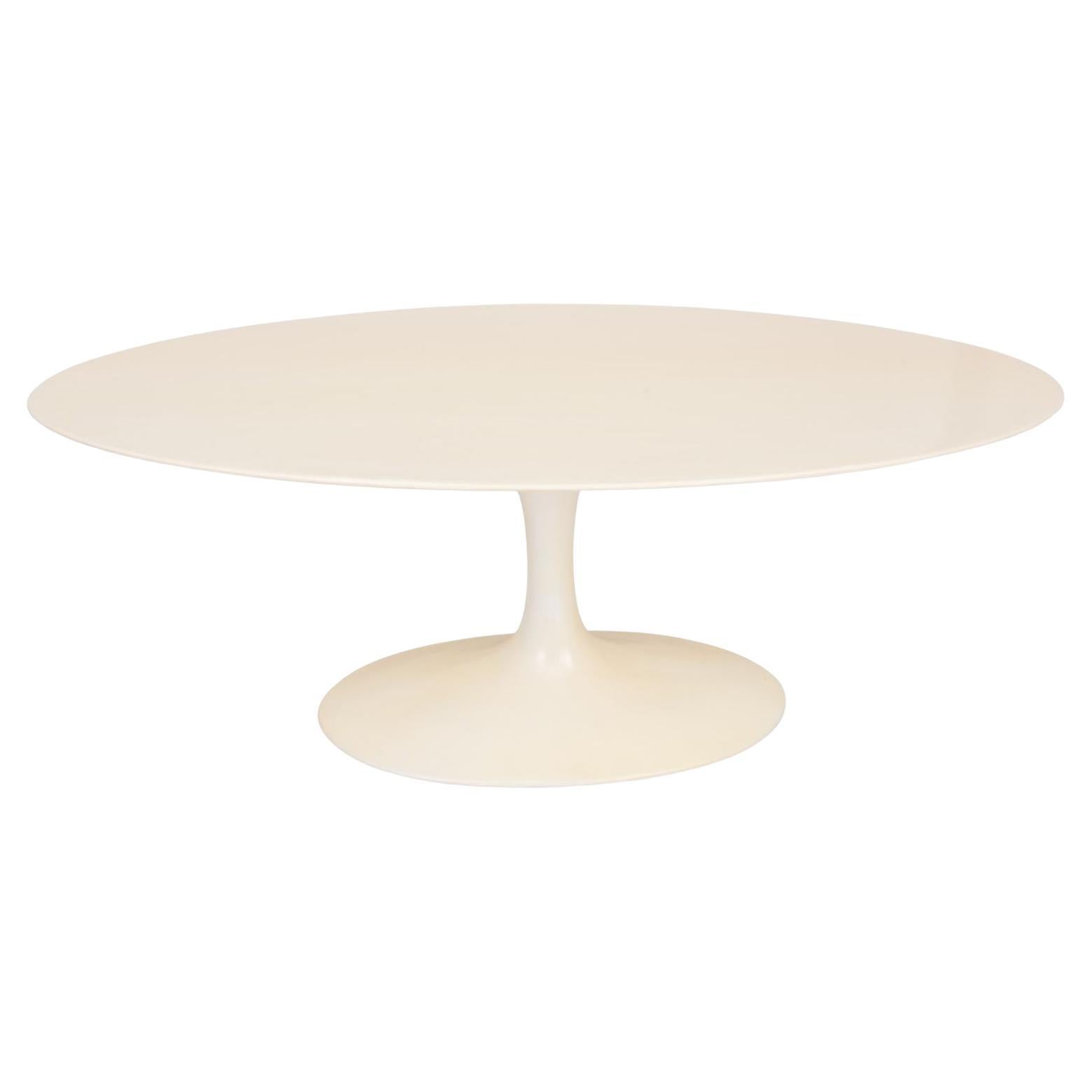 Eero Saarinen Style Oval Tulip Table For Sale