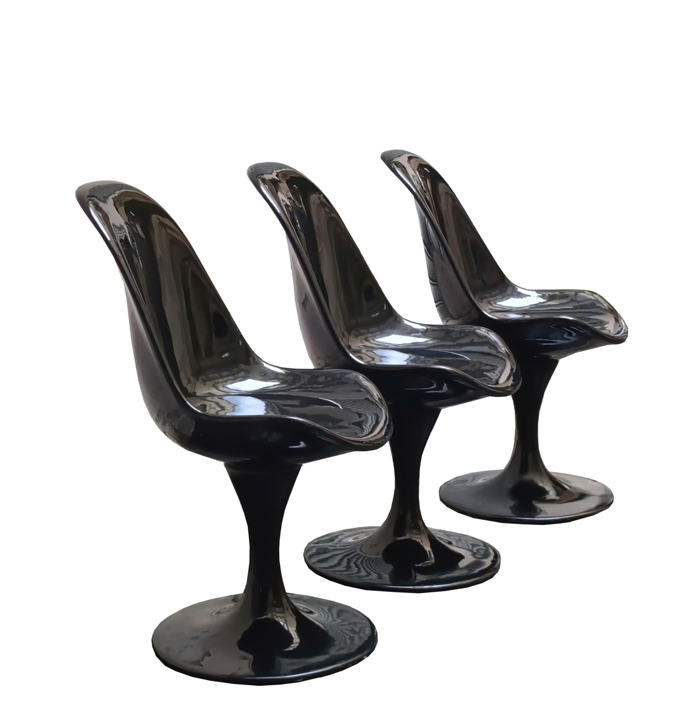 Mid-Century Modern Ensemble de 3 chaises de salle à manger noires de style Eero Saarinen, modèle Tulip, Italie, années 1970 en vente
