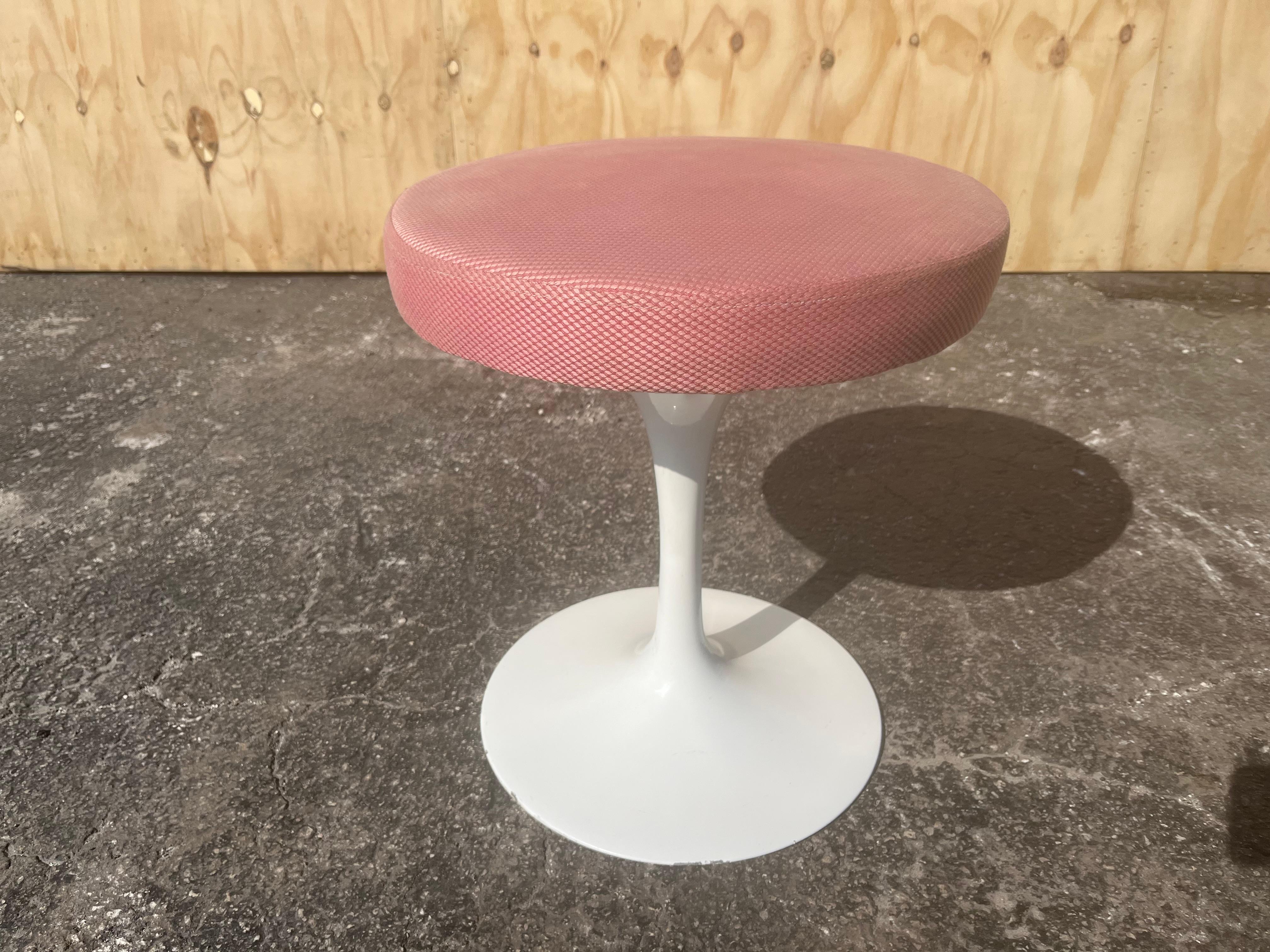 Tabouret tulipe pivotant Eero Saarinen de Knoll, rose en vente 6