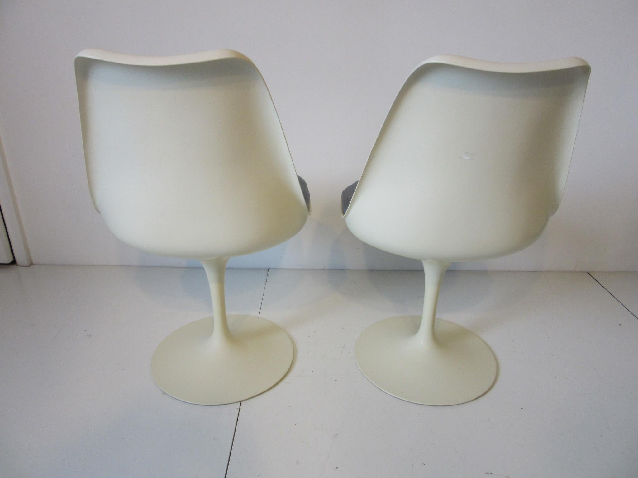 Mid-Century Modern Eero Saarinen Swiveling Tulip Chairs for Knoll