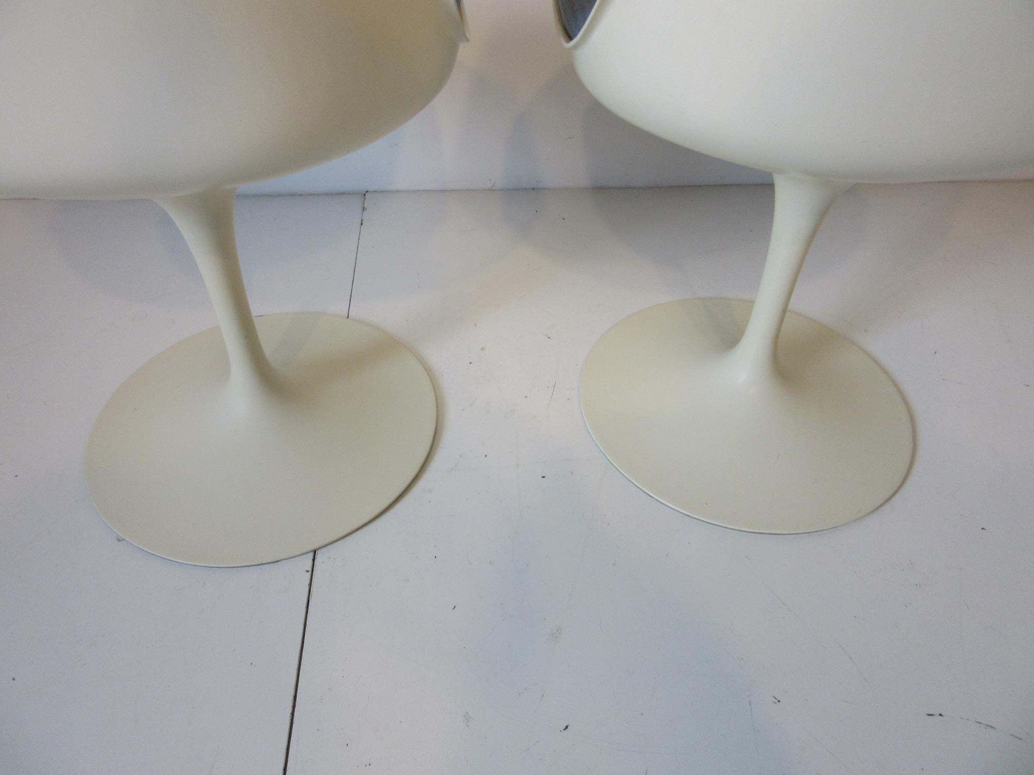 Eero Saarinen Swiveling Tulip Chairs for Knoll In Good Condition In Cincinnati, OH