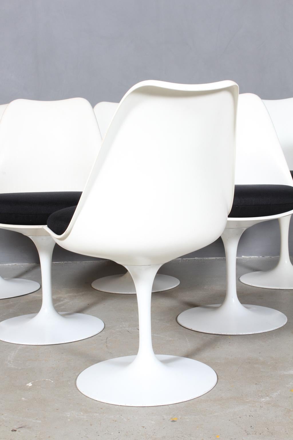 Eero Saarinen Swiveling Tulip Chairs for Knoll 1