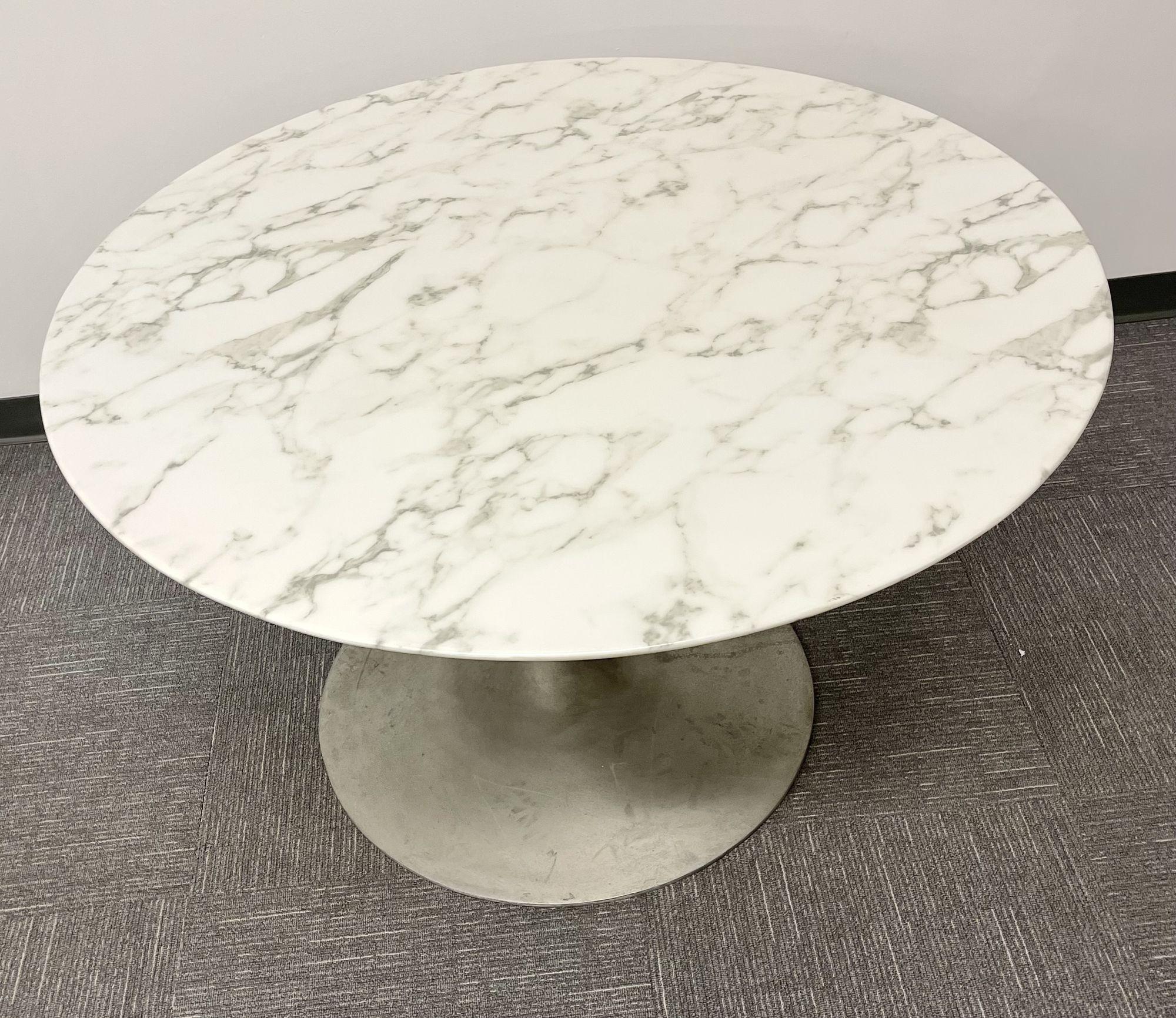 Eero Saarinen Table, Carrara Marble Top, Mid-Century Modern In Good Condition In Stamford, CT