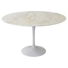 Table tulipe arabescato d'Eero Saarinen pour Knoll des années 1970.