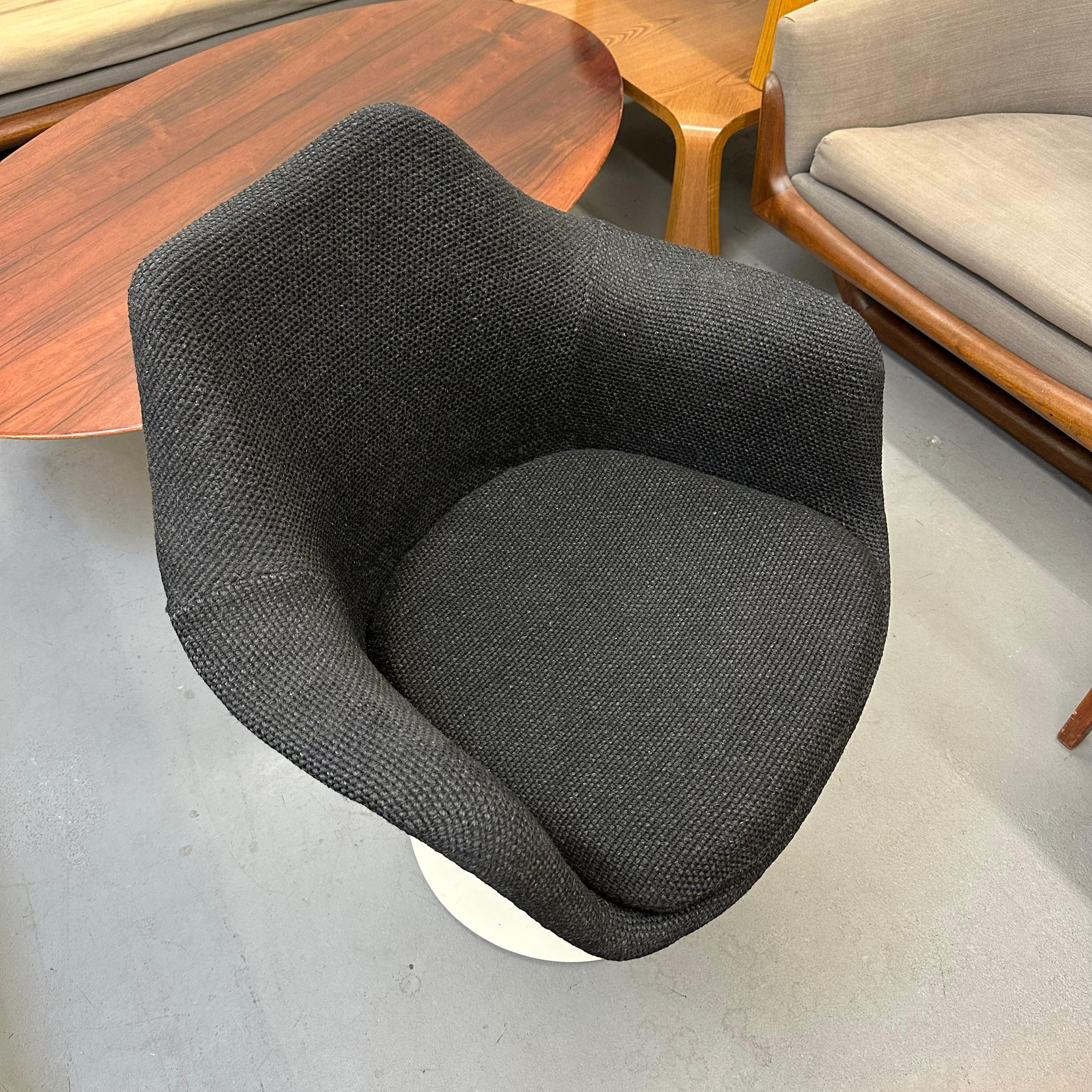 Mid-Century Modern Eero Saarinen Tulip Armchair for Knoll with Original Alexander Girard Upholstery For Sale