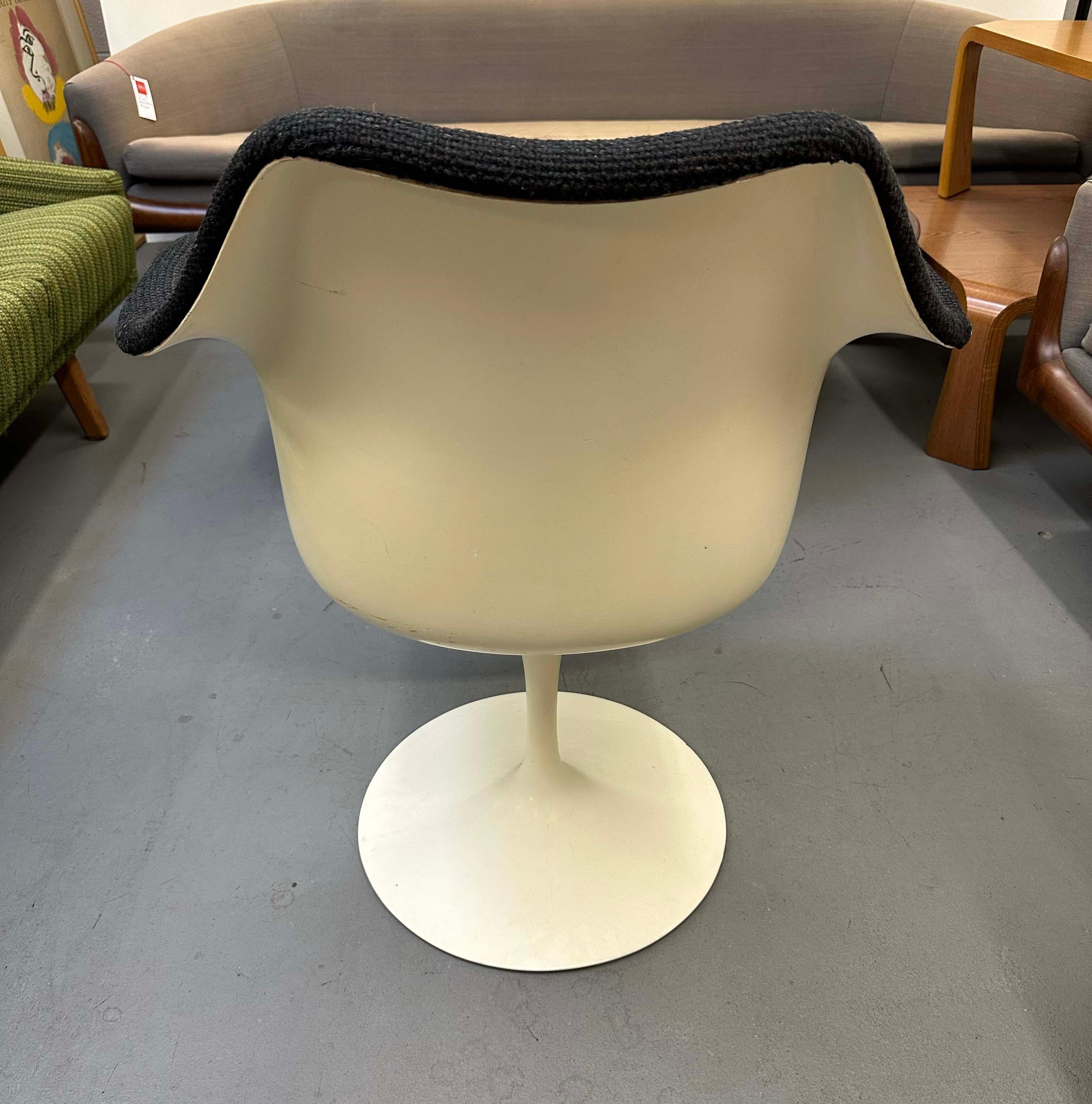 Eero Saarinen Tulip Armchair for Knoll with Original Alexander Girard Upholstery In Good Condition For Sale In Littleton, CO