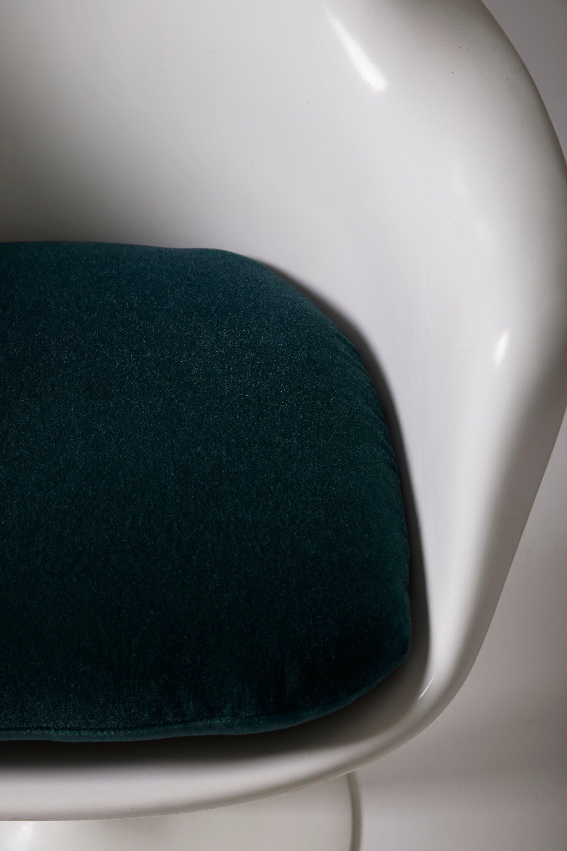 Eero Saarinen Tulip Armchair 5