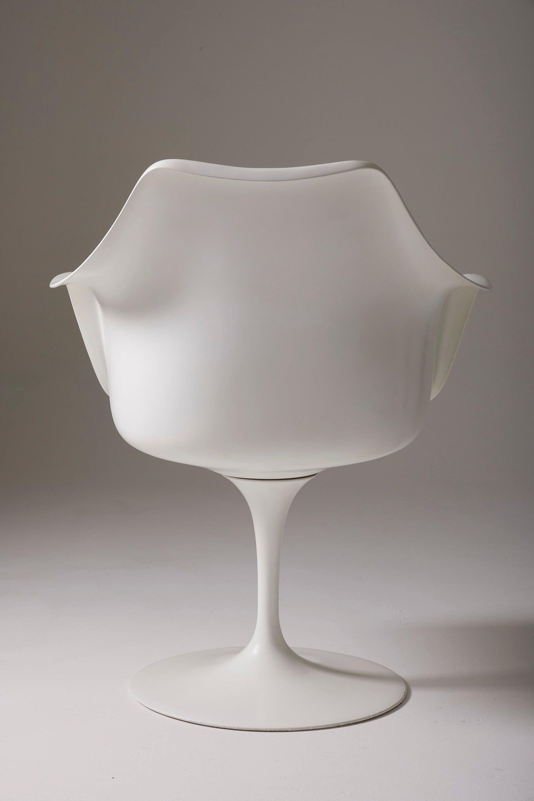 Velvet Eero Saarinen Tulip Armchair