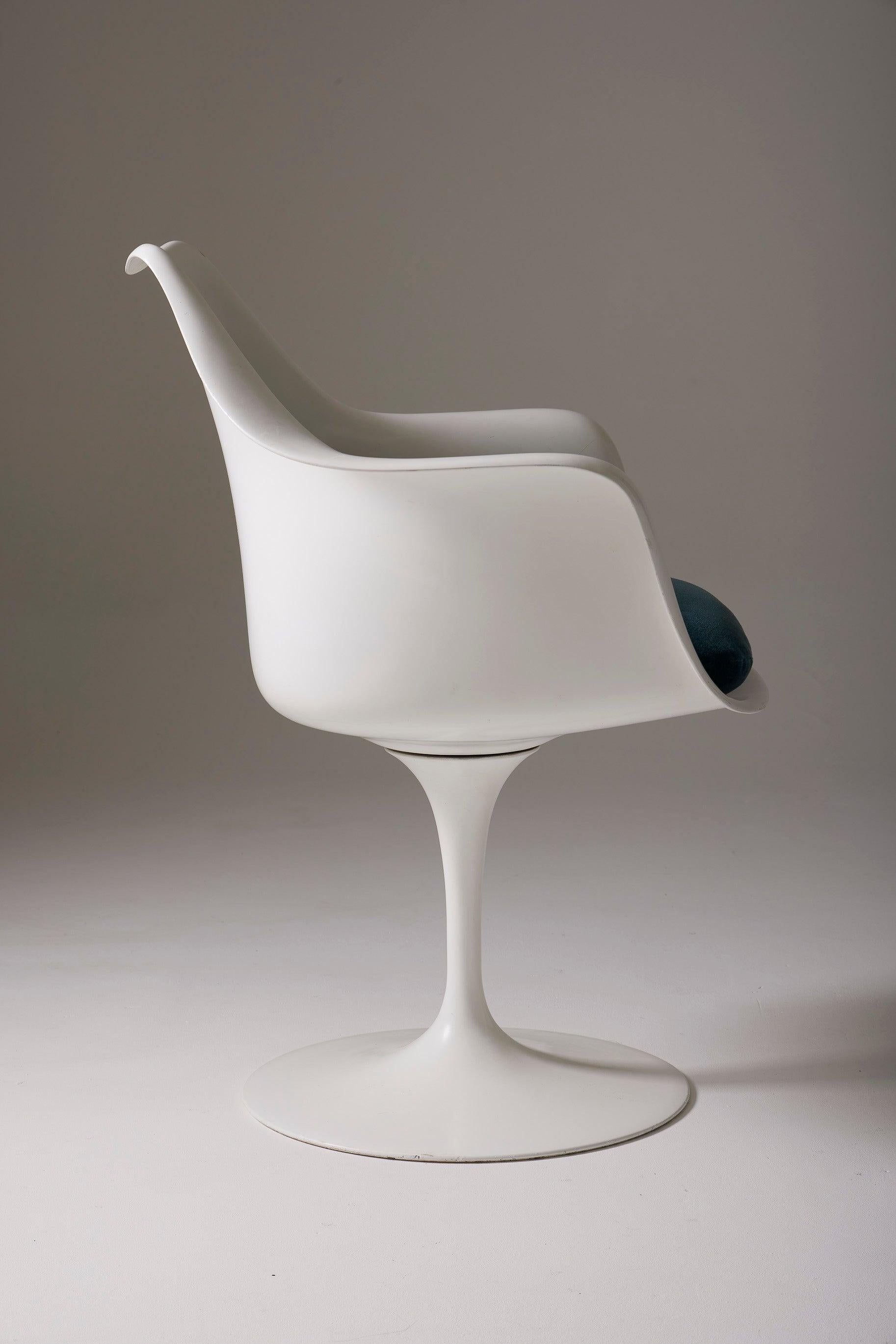 Eero Saarinen Tulip Armchair 2