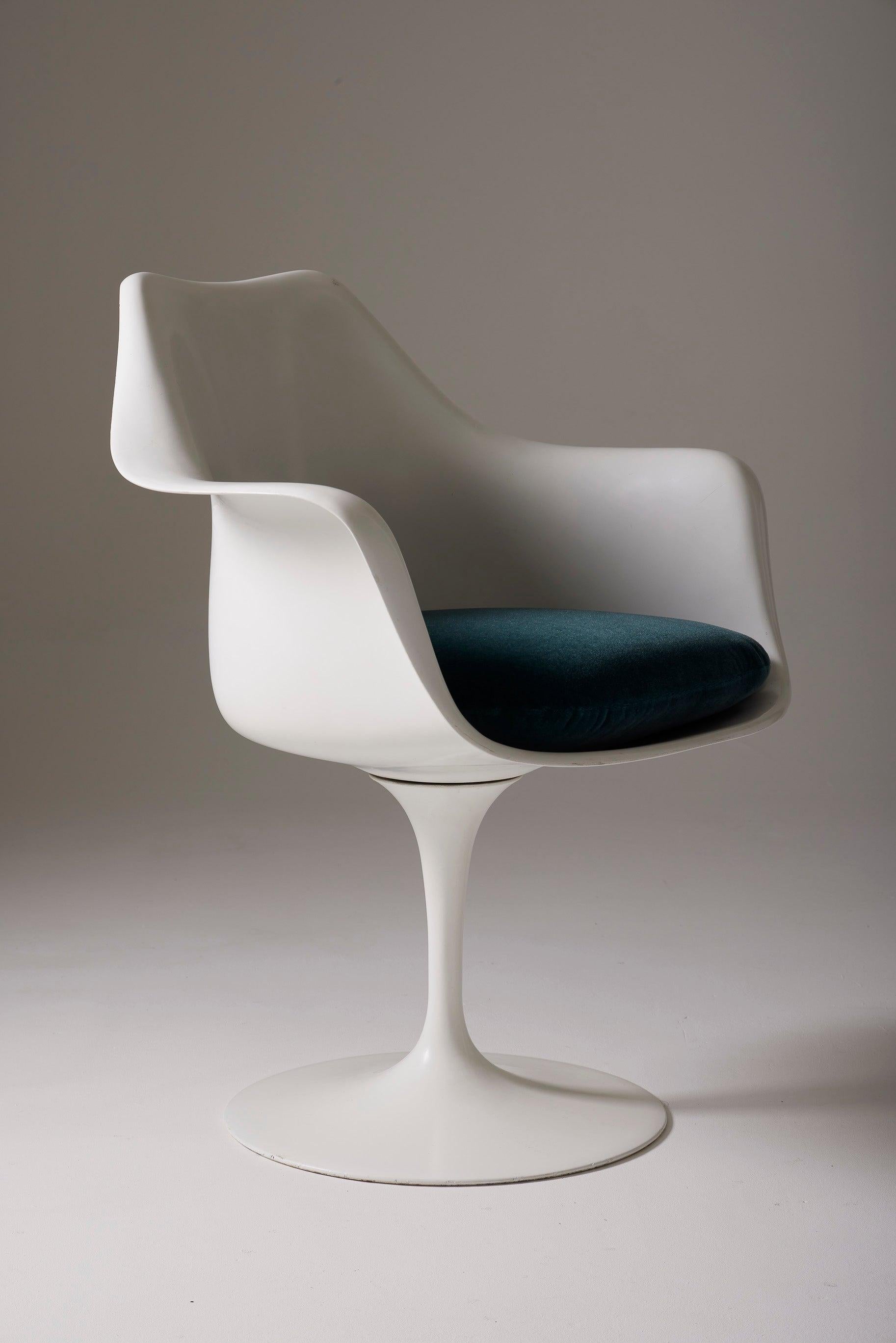 Eero Saarinen Tulip Armchair 3