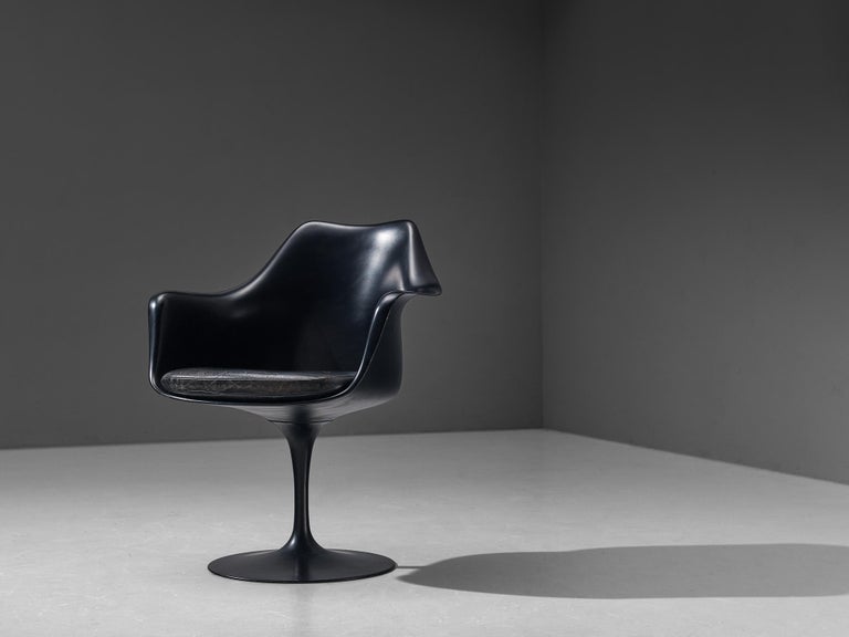 Mid-Century Modern Eero Saarinen ‘Tulip’ Armchair in Black Leather