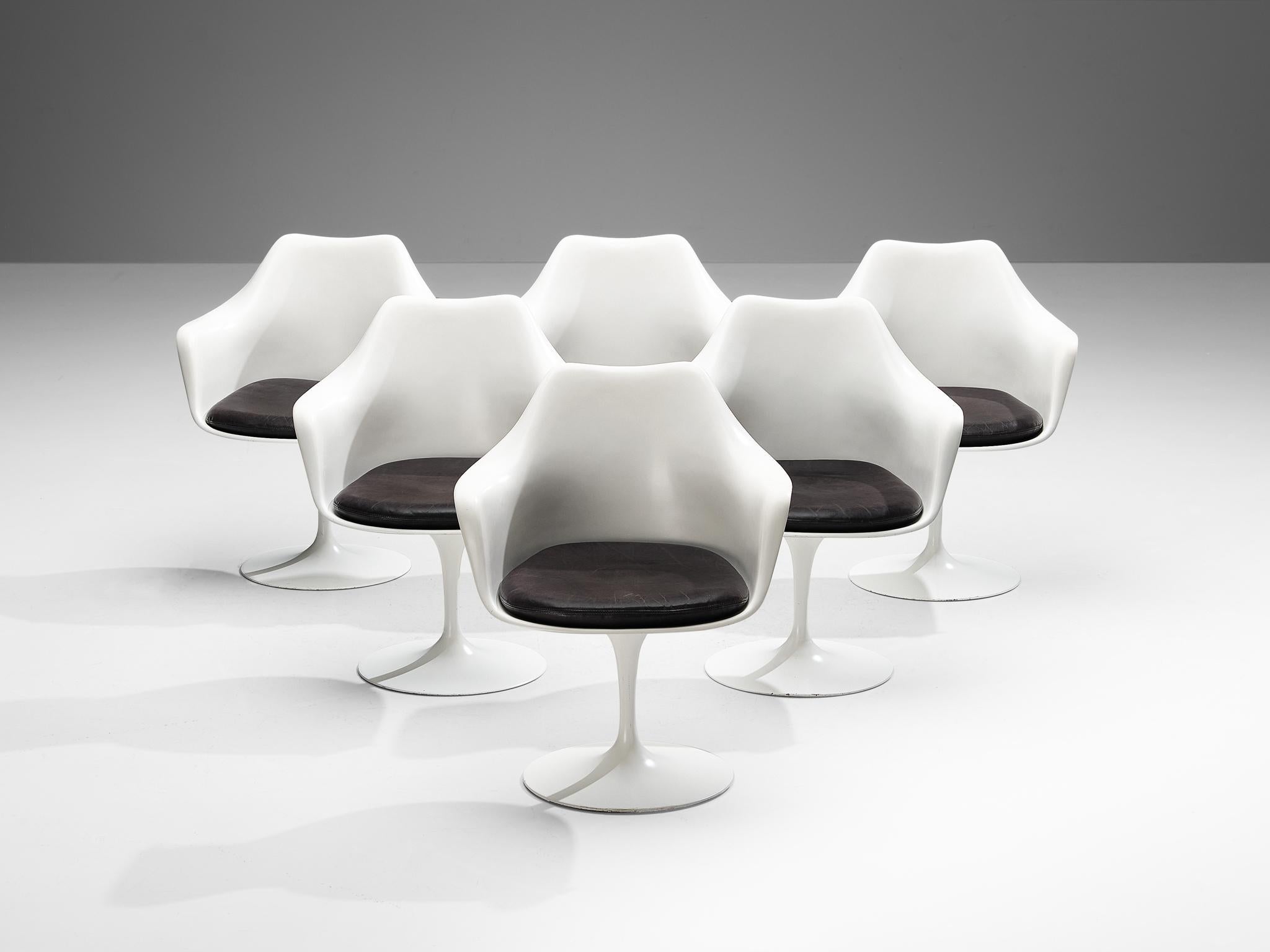 Eero Saarinen 'Tulip' Armchairs and Centro Progetti Tecno Round Table For Sale 3