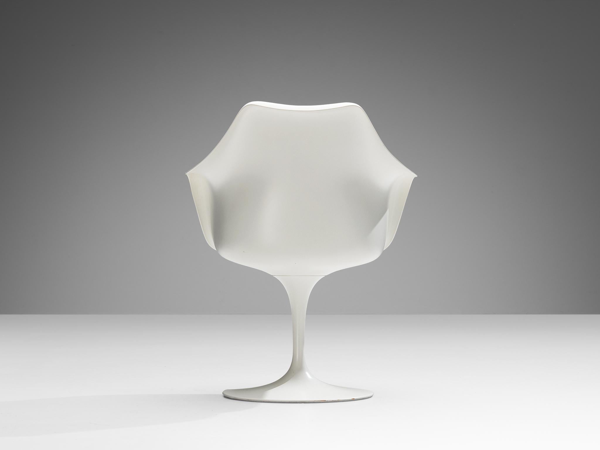 Mid-Century Modern Eero Saarinen 'Tulip' Armchairs and Centro Progetti Tecno Round Table For Sale