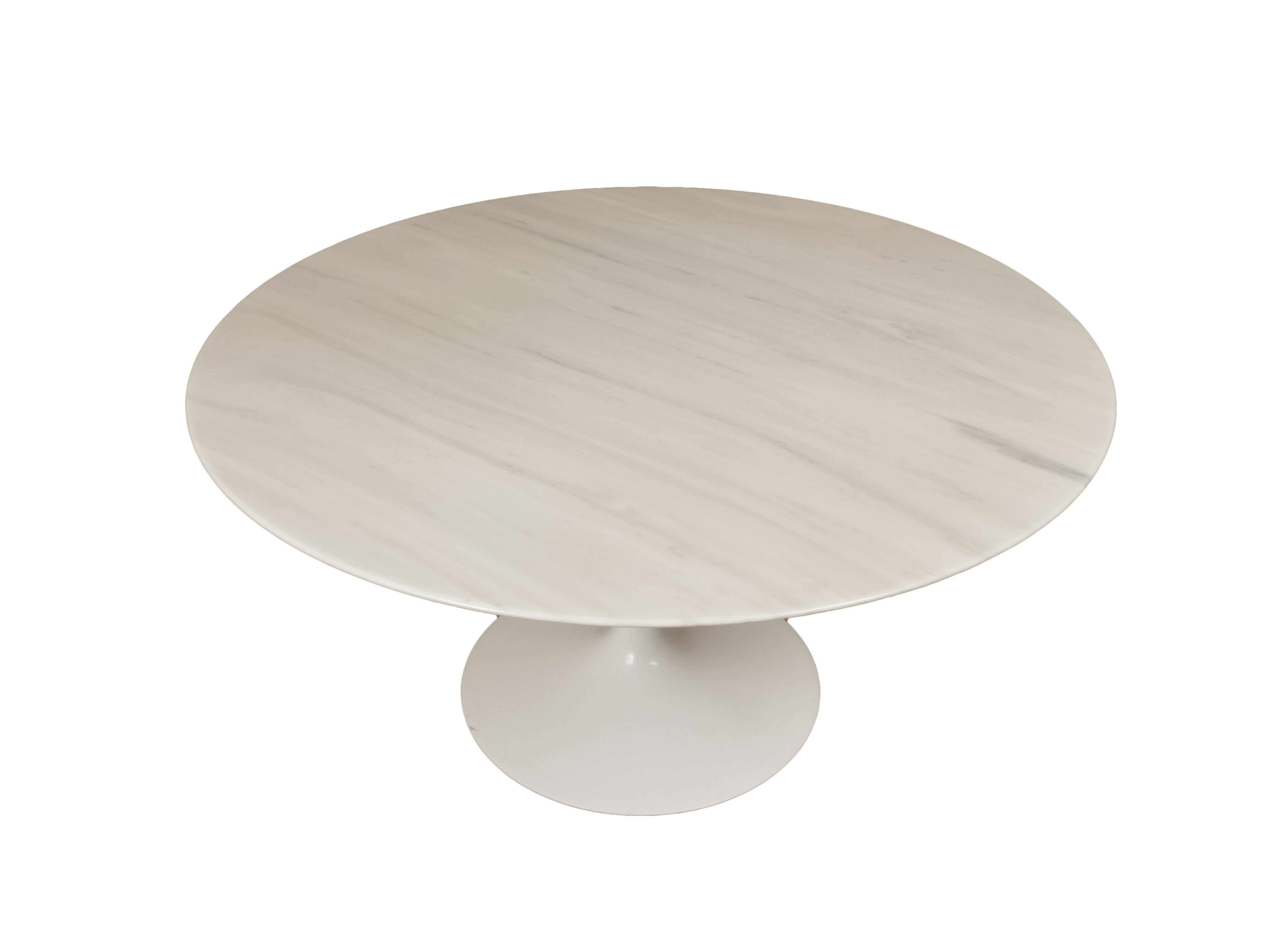 Central American Eero Saarinen Tulip Carrara Marble Dinning Table Round, Knoll International 164