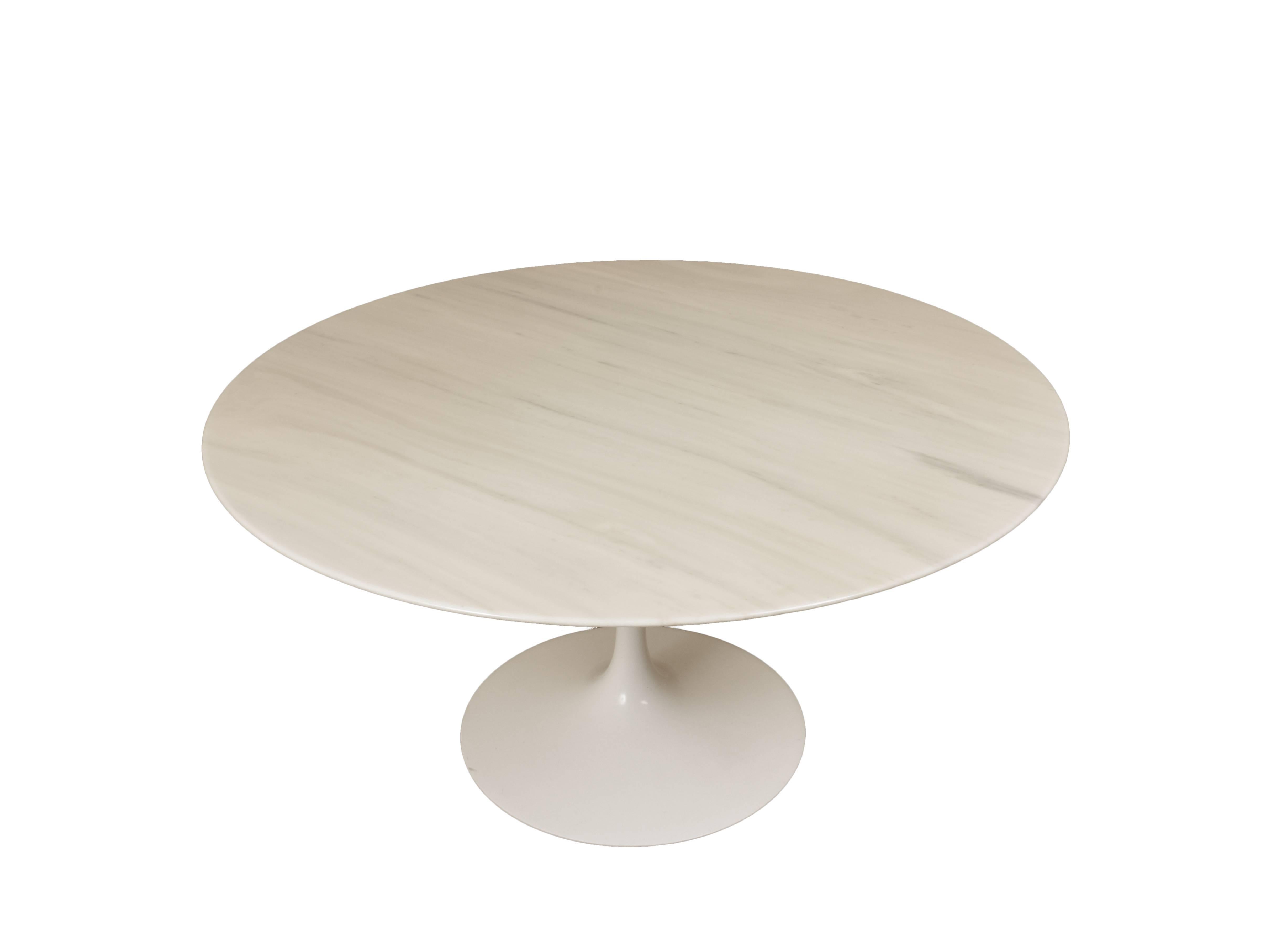 Lacquered Eero Saarinen Tulip Carrara Marble Dinning Table Round, Knoll International 164