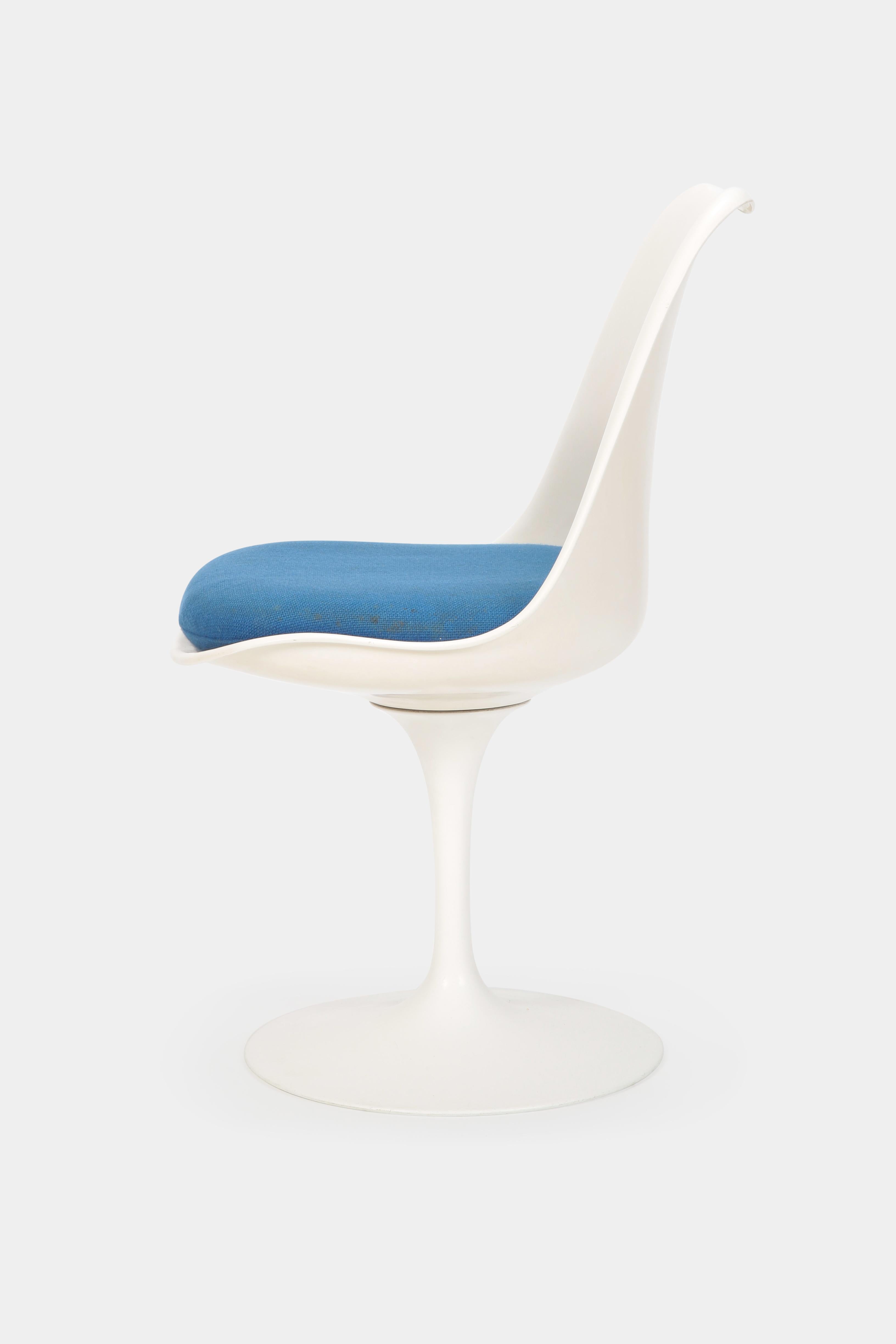 Mid-Century Modern Eero Saarinen “Tulip” Chair Knoll International, 1960s