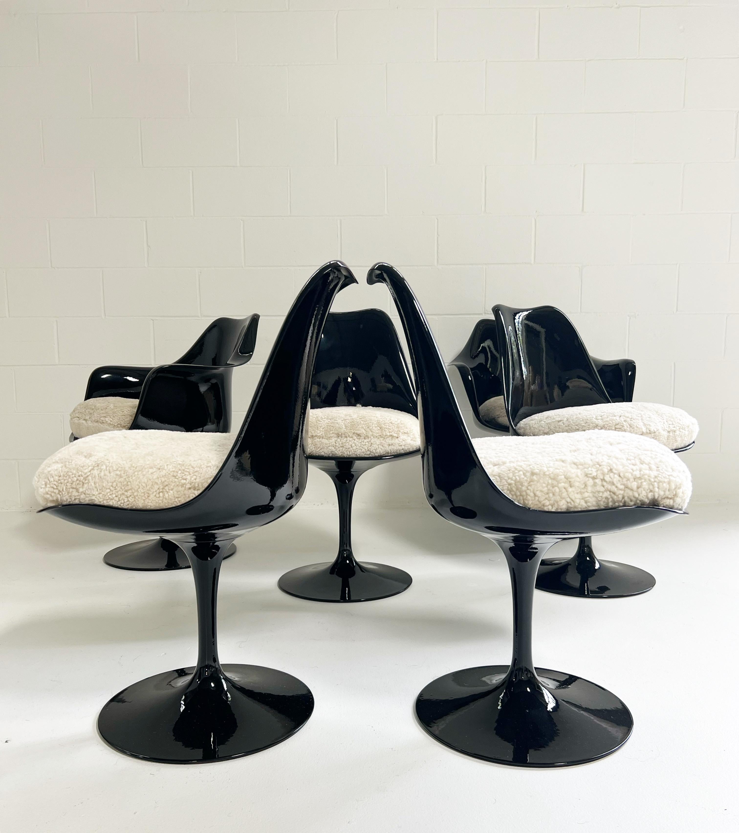 Eero Saarinen Tulip Chairs with Custom Shearling Cushions, Set of 6 In Excellent Condition In SAINT LOUIS, MO