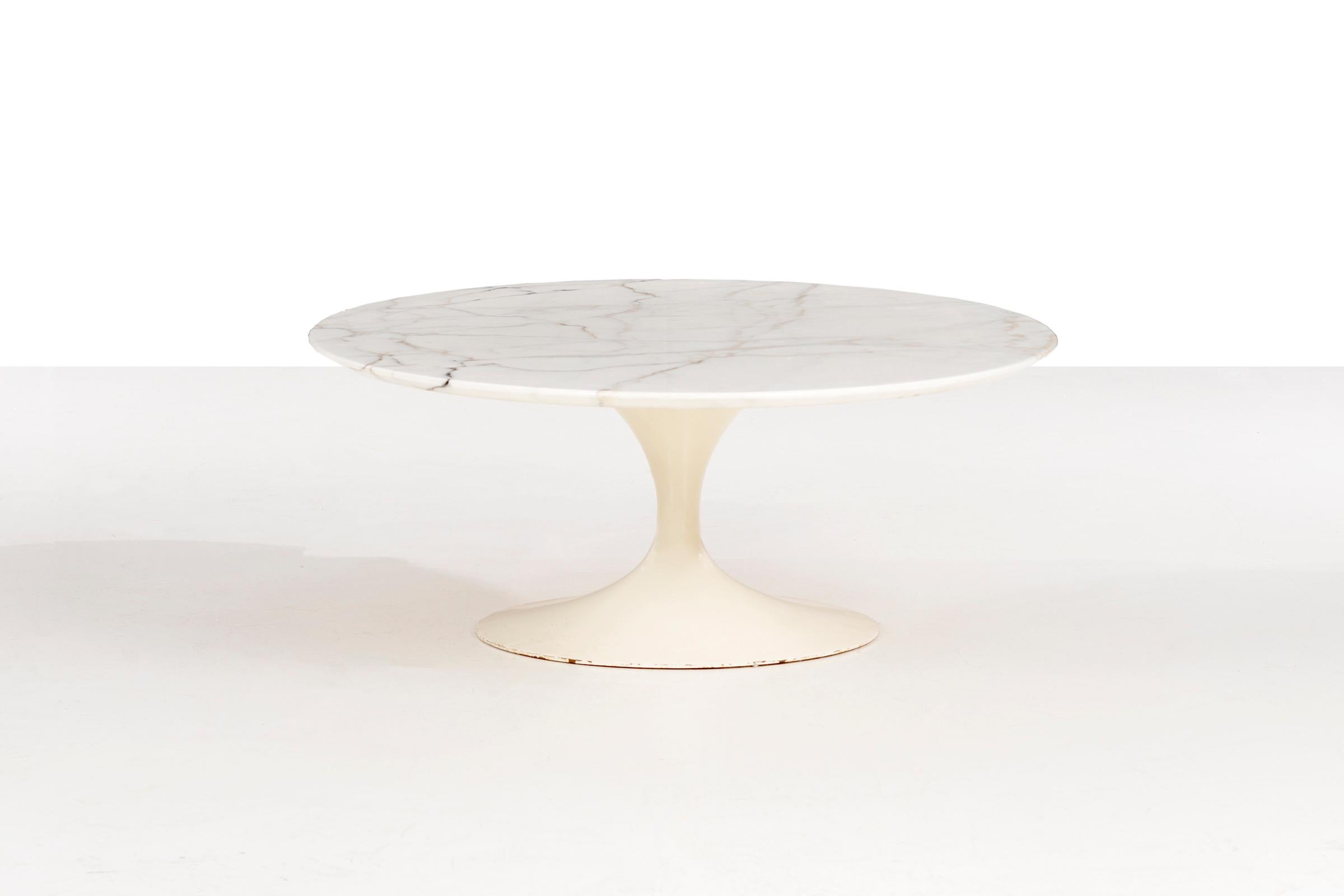 Saarinen for Knoll International early tulip table, cast iron base with Carrara marble 3/4