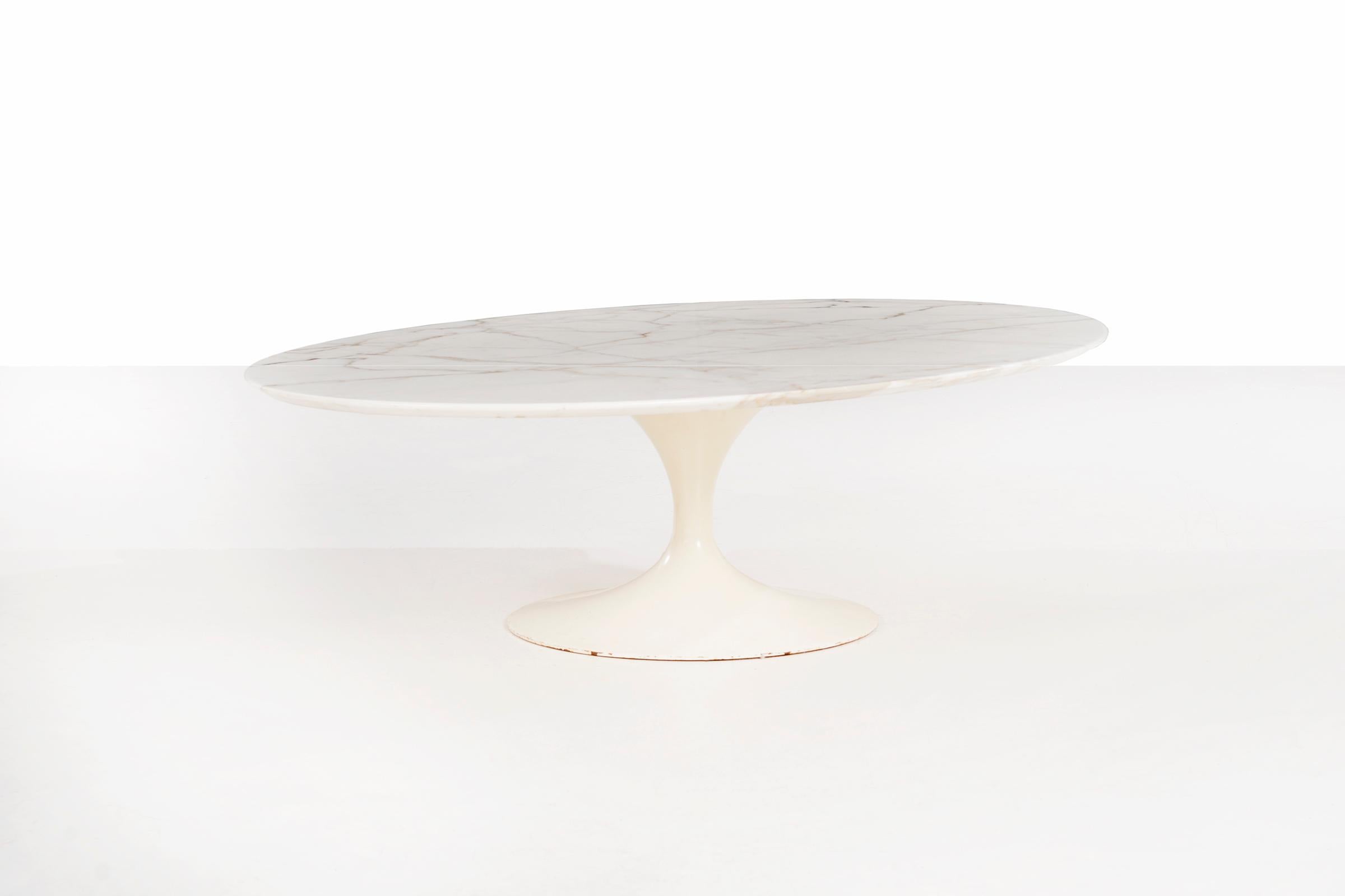 Mid-Century Modern Eero Saarinen Tulip Cocktail Table