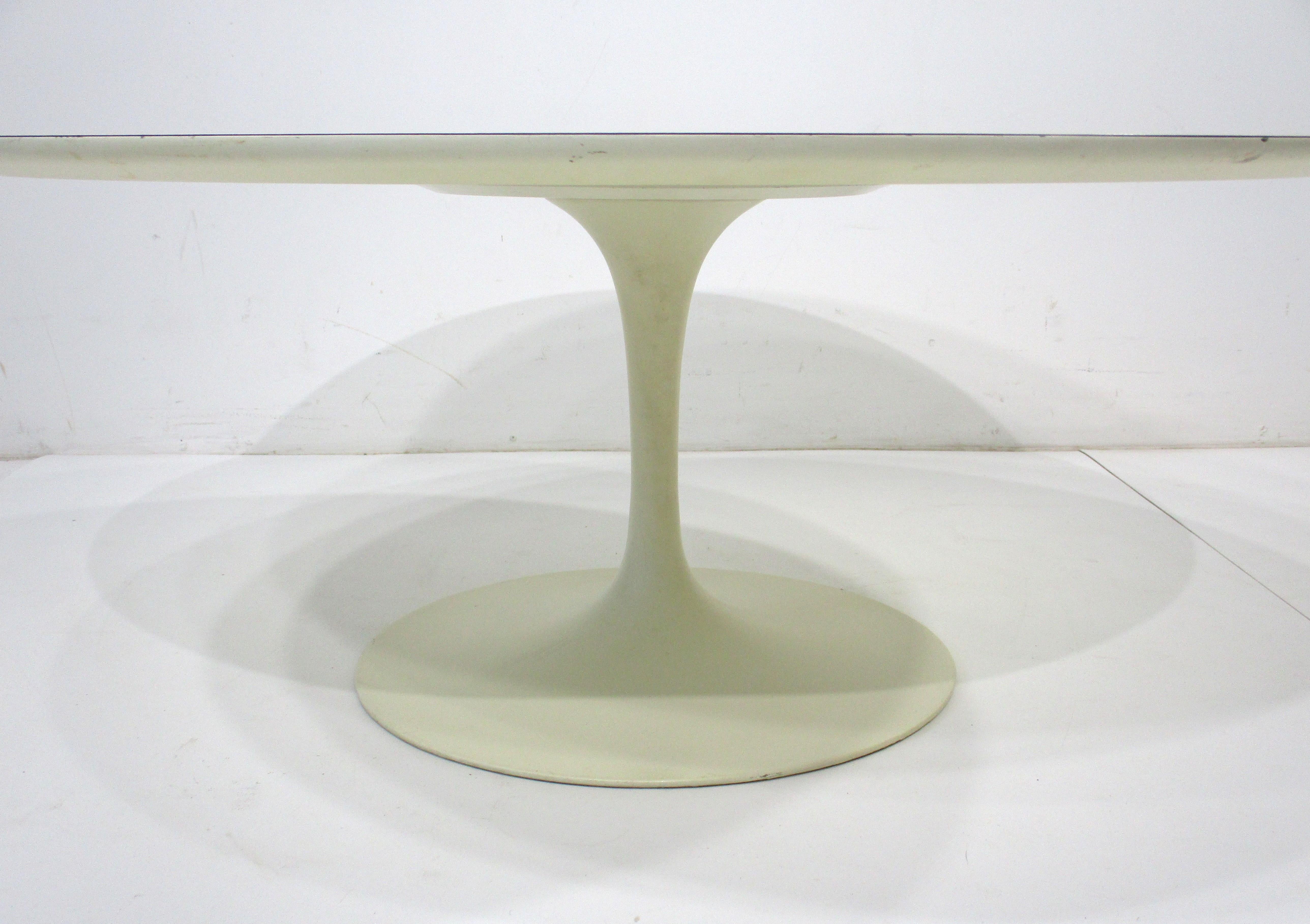American Eero Saarinen Tulip Coffee Table for Knoll For Sale
