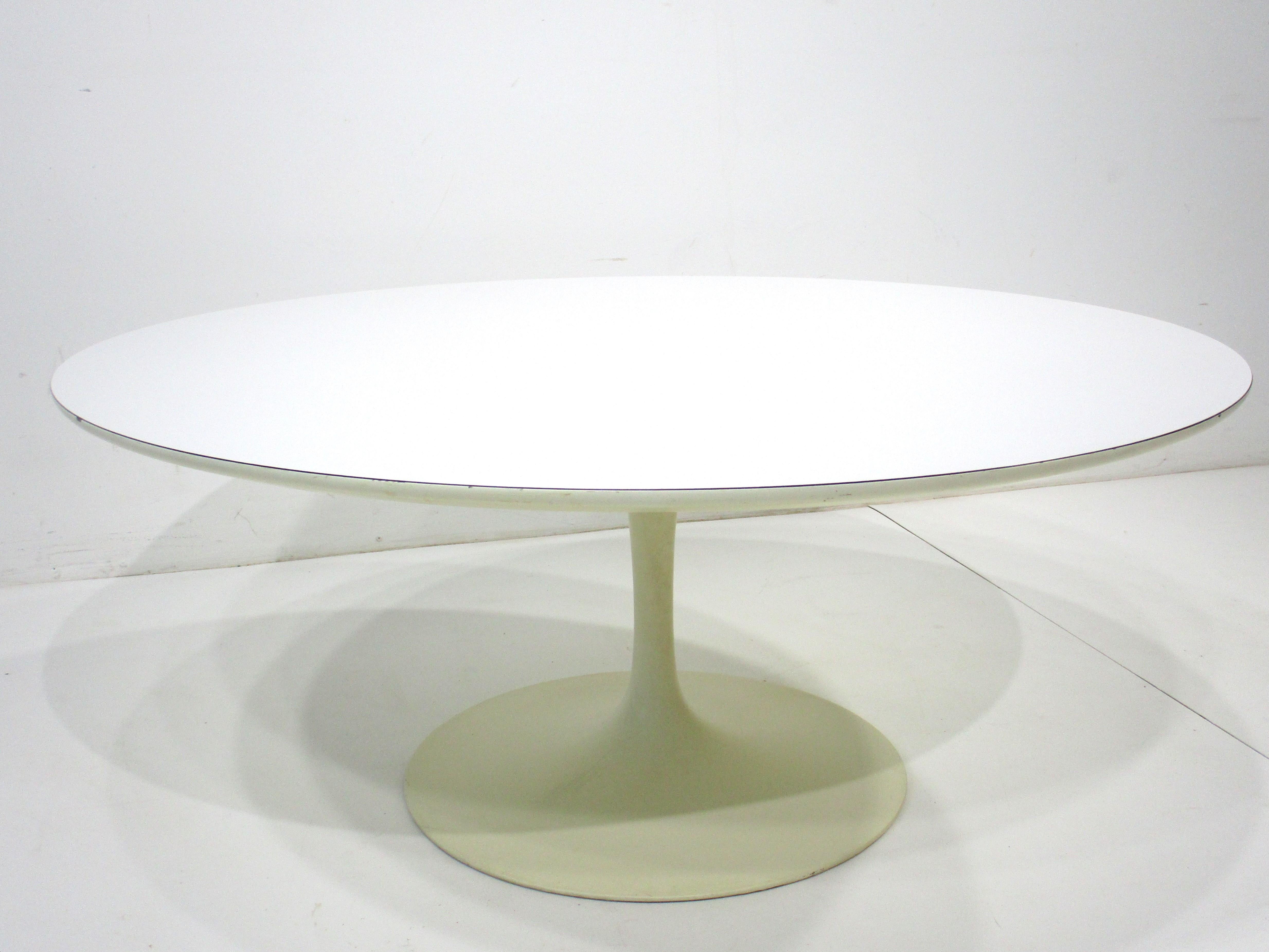 Eero Saarinen Tulip Coffee Table for Knoll For Sale 2
