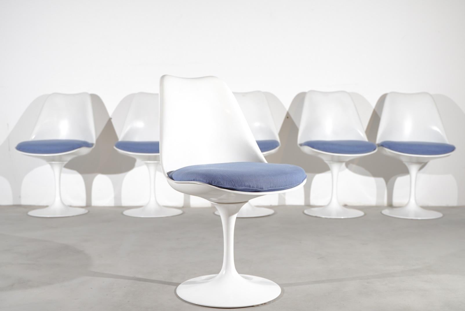 L'un des designs les plus célèbres du milieu du siècle dernier. La série tulipLes chaises de salle à manger Tulip classiques ont été conçues en 1956 par Eero Saarinen pour Knoll International. Une réalisation déterminante du design moderne et un