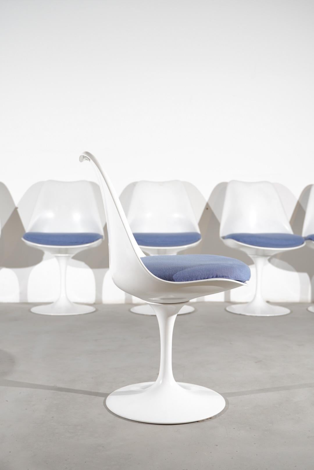 Mid-Century Modern Eero Saarinen Tulip  Dining Chair Knoll International Mid Century  Space Age For Sale