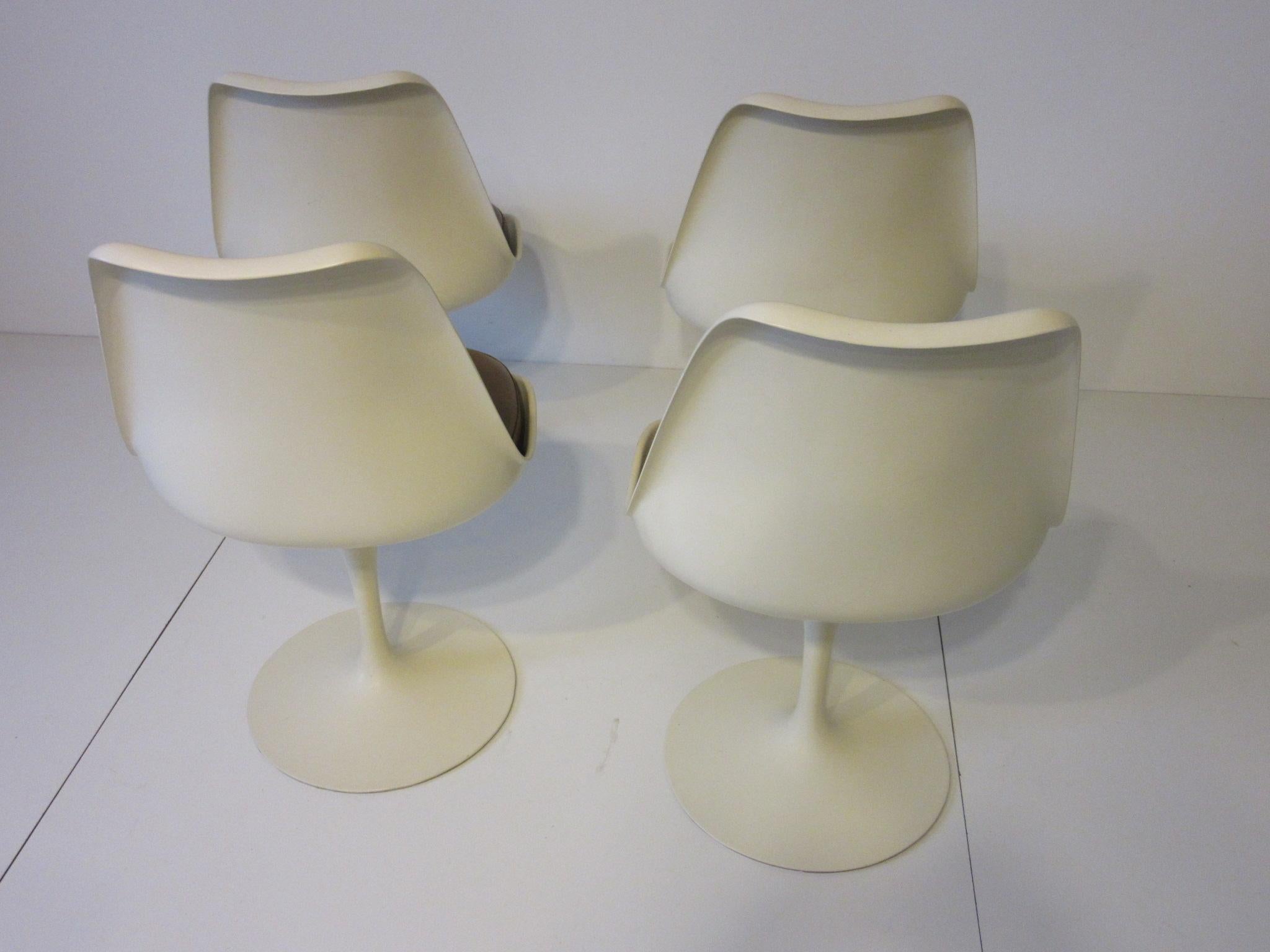 Mid-Century Modern Eero Saarinen Tulip Dining Chairs for Knoll