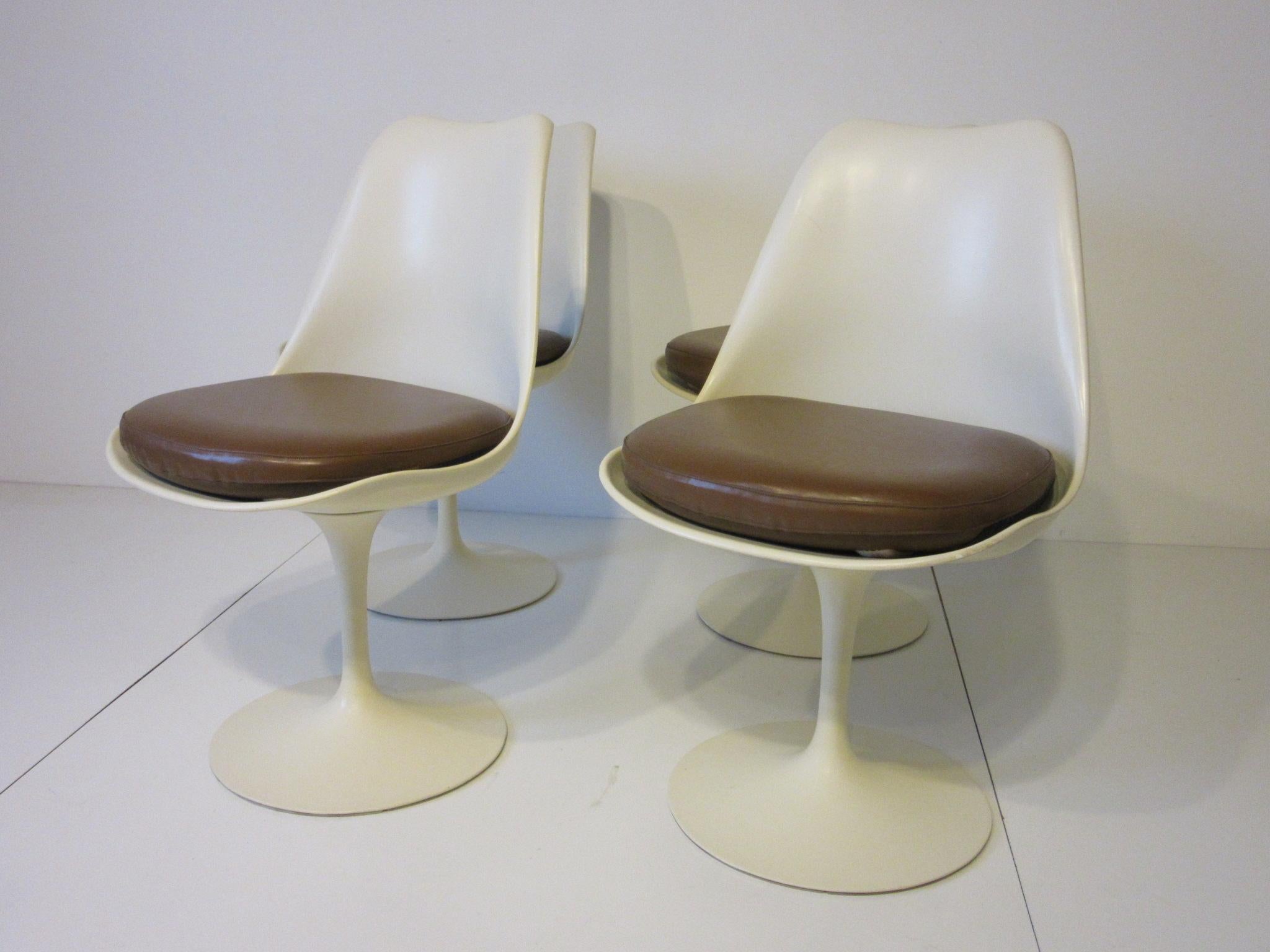 American Eero Saarinen Tulip Dining Chairs for Knoll