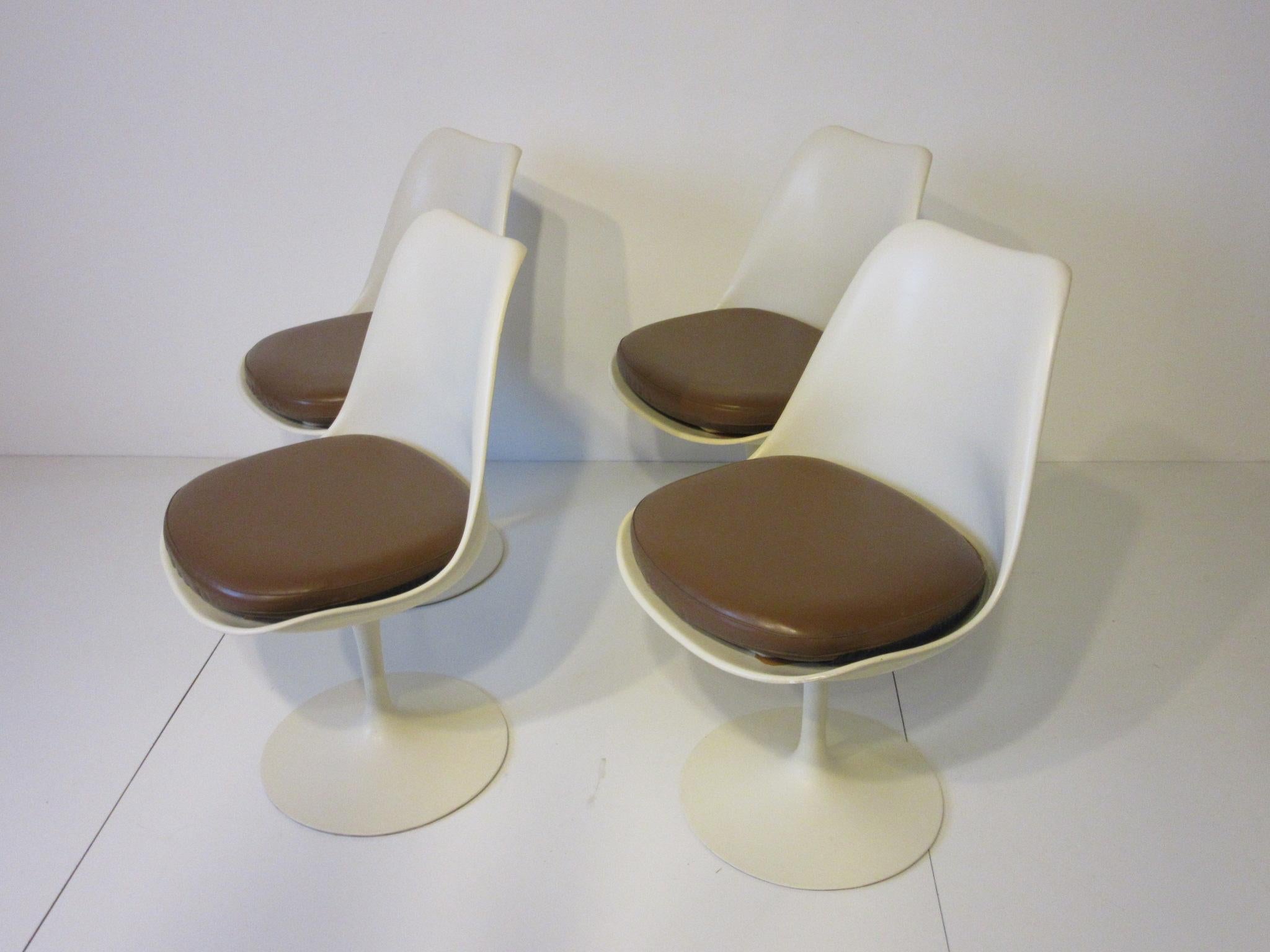 Eero Saarinen Tulip Dining Chairs for Knoll In Good Condition In Cincinnati, OH
