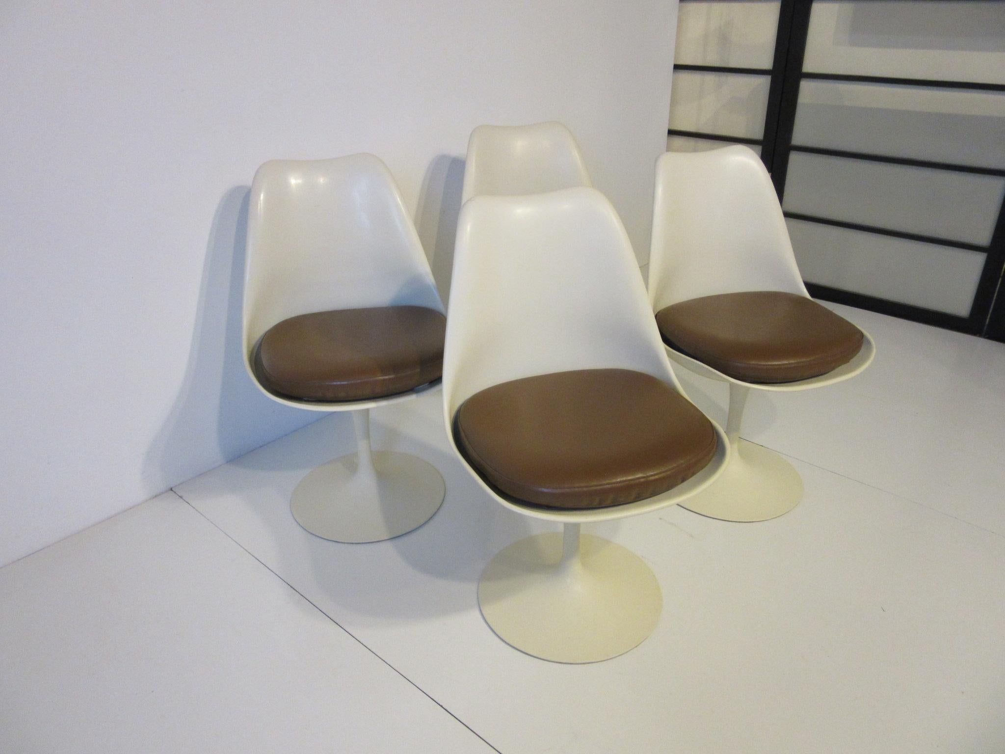 Eero Saarinen Tulip Dining Chairs for Knoll 3