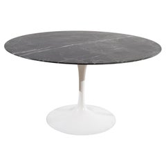 Eero Saarinen  Mesa de comedor Tulip Mármol Negro Knoll International