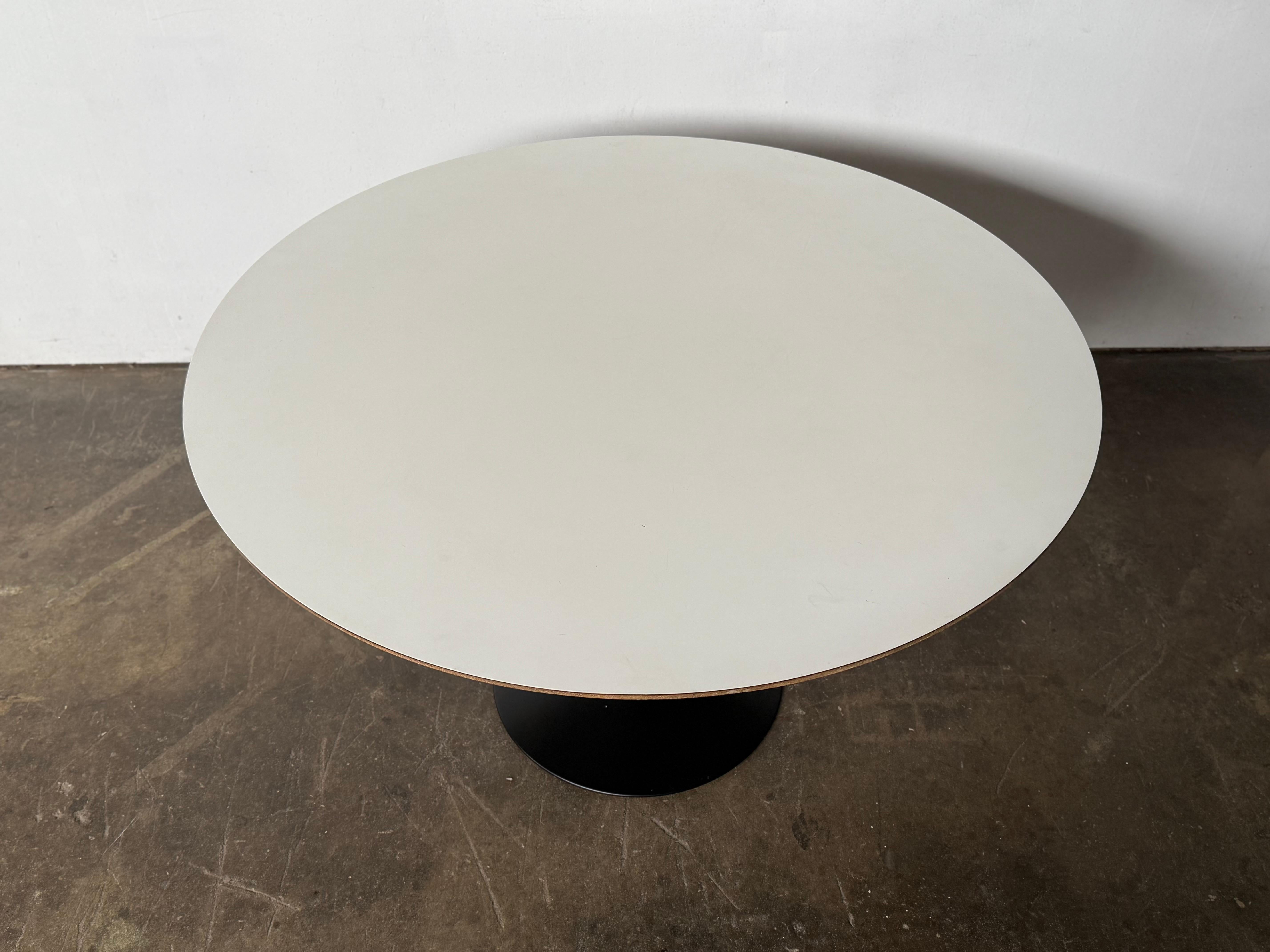 American Eero Saarinen Tulip Dining Table for Knoll For Sale