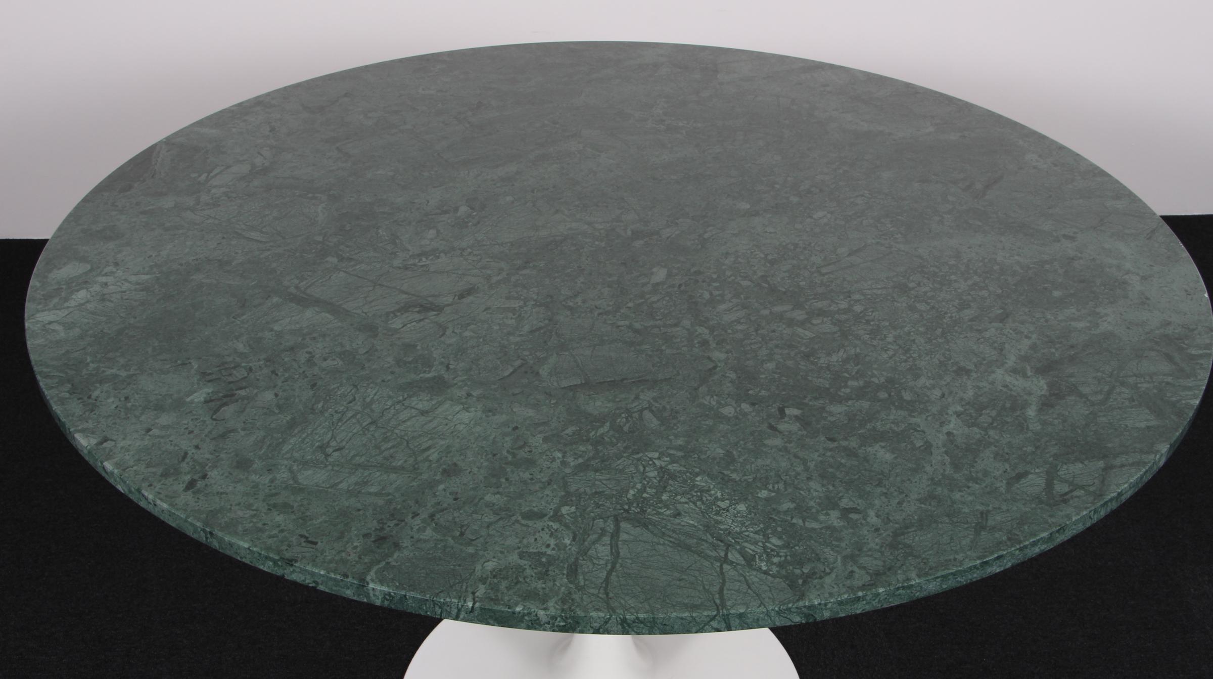 Marbre Eero Saarinen Tulip Dining Table for Knoll en vente