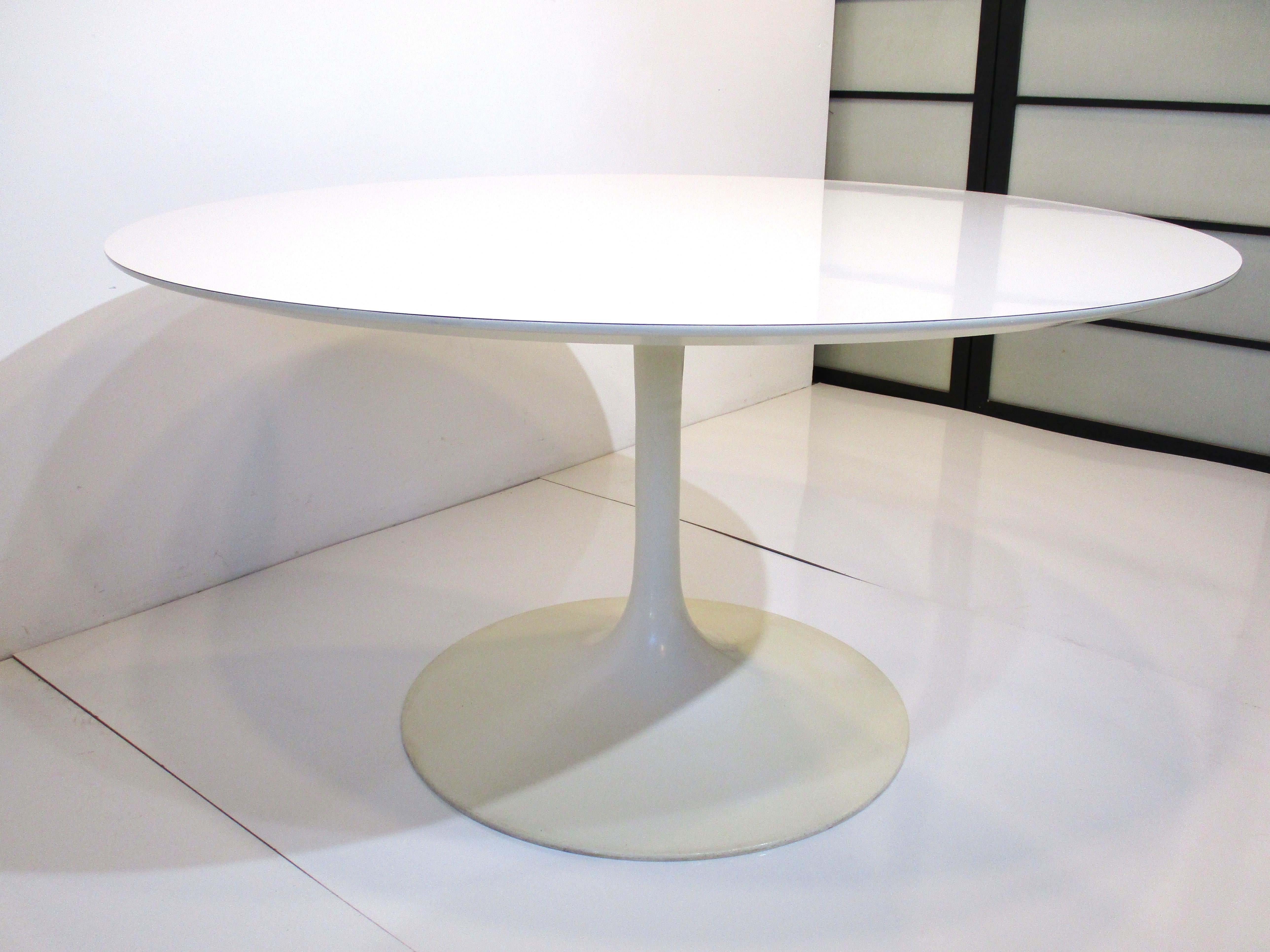 Tulpen-Esstisch von Eero Saarinen für Knoll International im Angebot 4