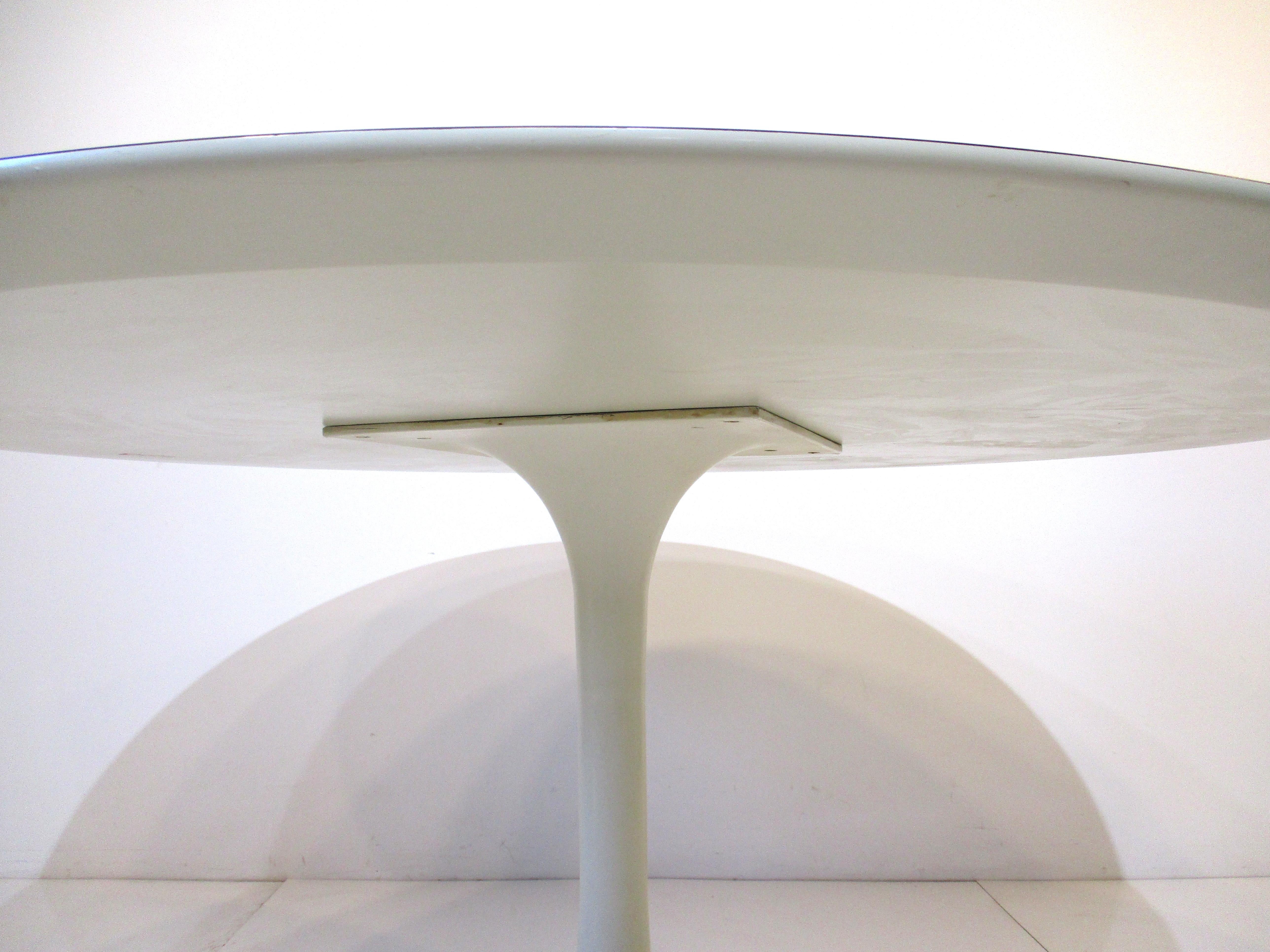 Acier Table à manger Tulip d'Eero Saarinen pour Knoll International en vente