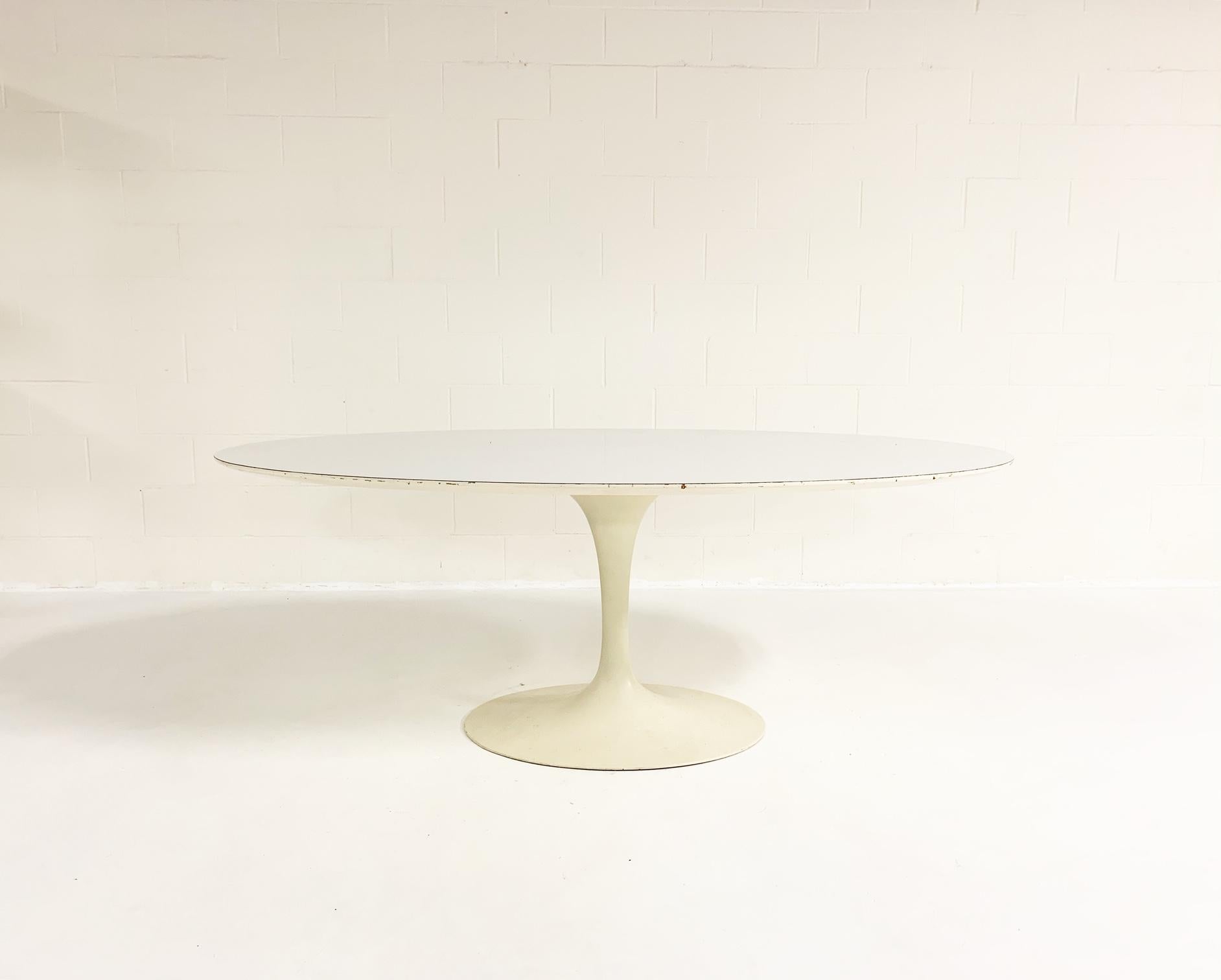 From the Knoll website With the Pedestal Collection, Eero Saarinen vowed to eliminate the 