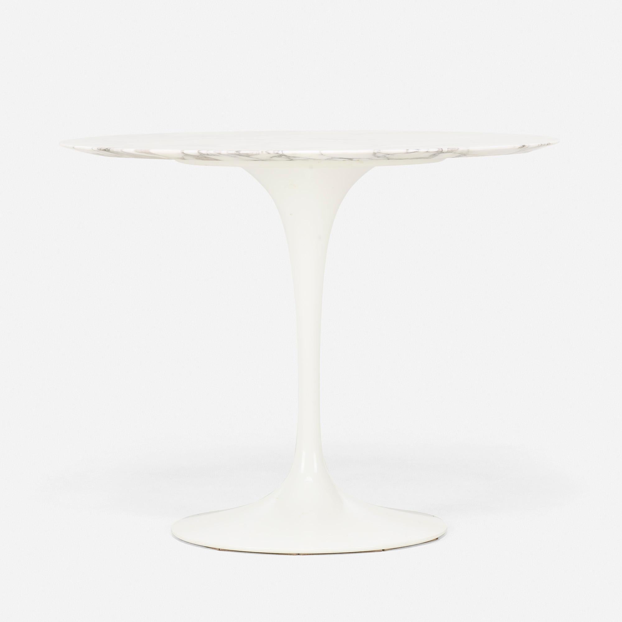 Mid-Century Modern Eero Saarinen Tulip Dining Table