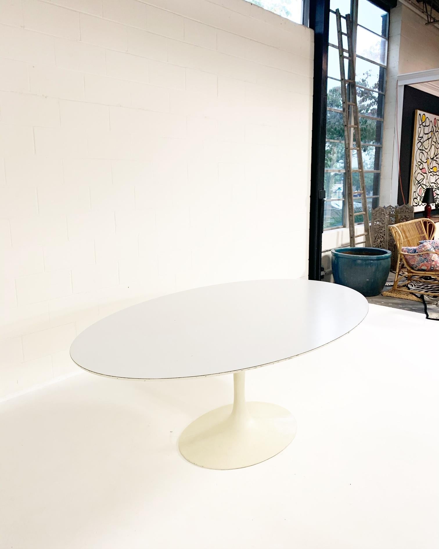 Eero Saarinen Tulip Dining Table In Good Condition In SAINT LOUIS, MO