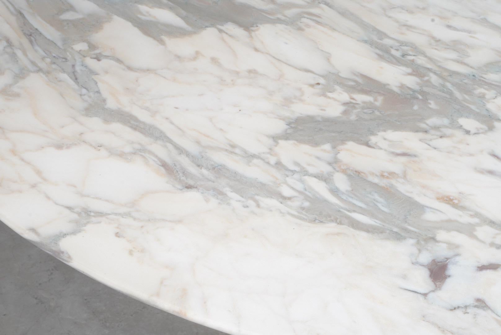 italien Eero Saarinen  Tulip Dining Table Marble Knoll International en vente