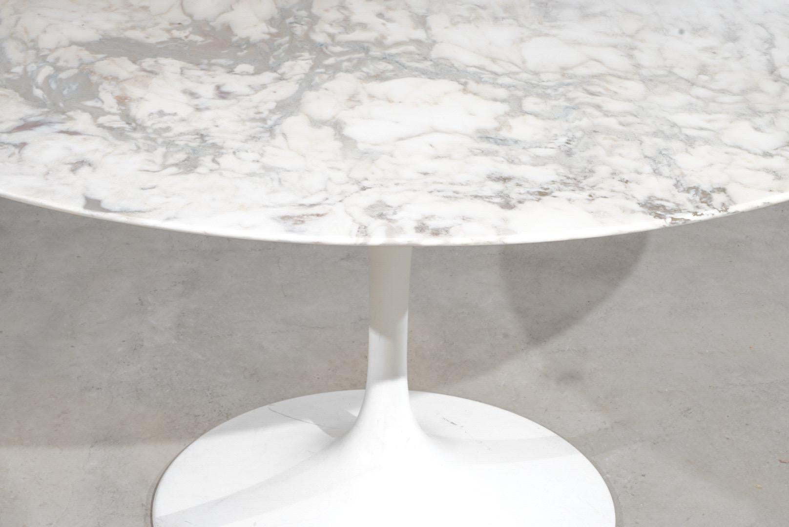 Eero Saarinen  Tulip Dining Table Marble Knoll International Excellent état - En vente à Berlin, BE