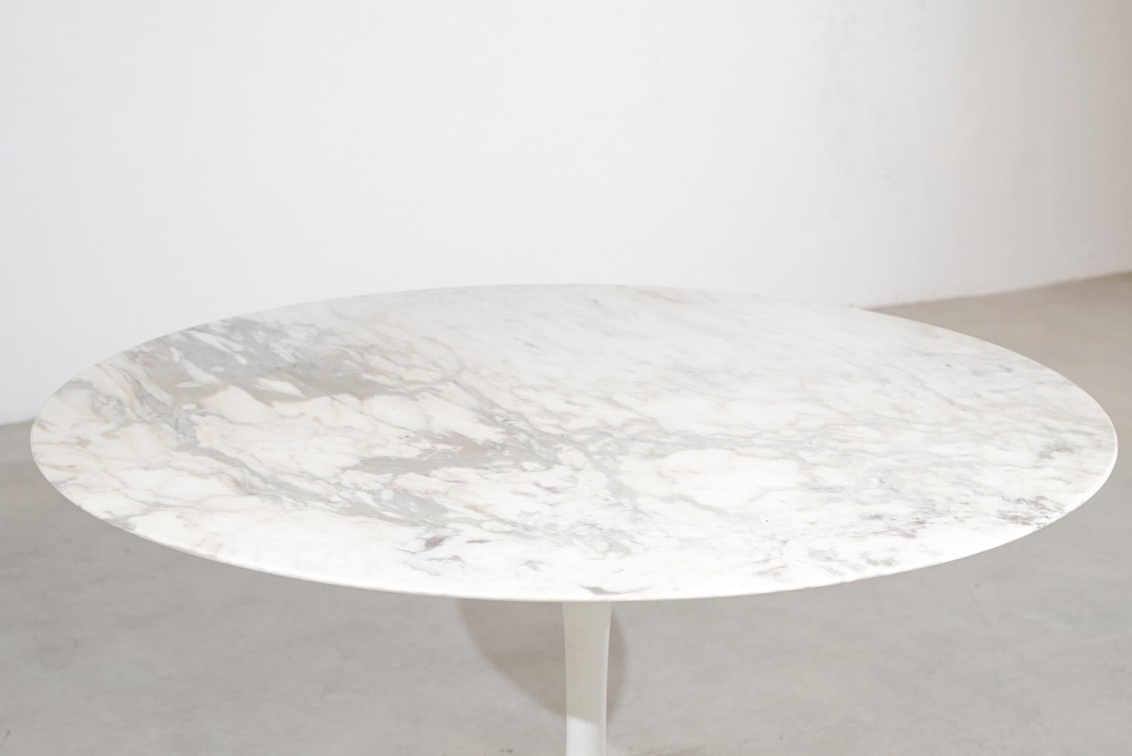 20ième siècle Eero Saarinen  Tulip Dining Table Marble Knoll International en vente