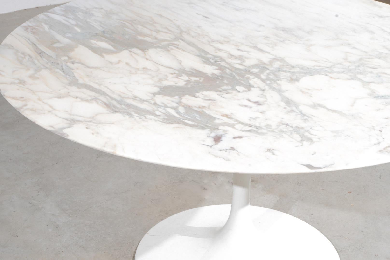 Acier Eero Saarinen  Tulip Dining Table Marble Knoll International en vente