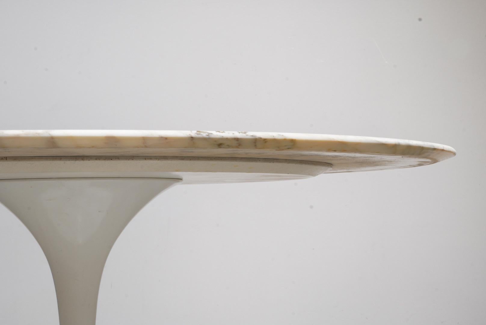 Eero Saarinen  Tulip Dining Table Marble Knoll International en vente 1